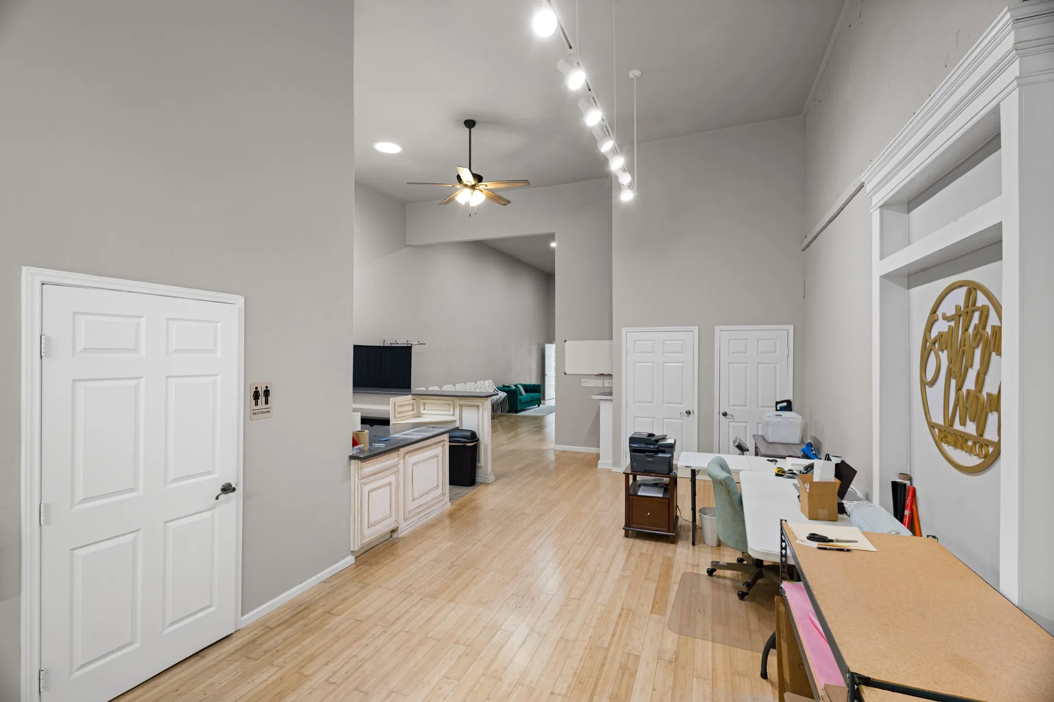 Retail For Rent in Grayson County , 110 E Main Street, Whitesboro, Texas 76273, 0, 0, Garage spaces, 3,600 Sqft, built in 0, mls#21281335, Real Estate Agent in Whitesboro, Homes For Rent in Grayson county, Homes For Rent in Whitesboro, Realtor in Whitesboro Texas, Real Estate Brokerage Independent Realty Texas, Luminita Cordes Realtor