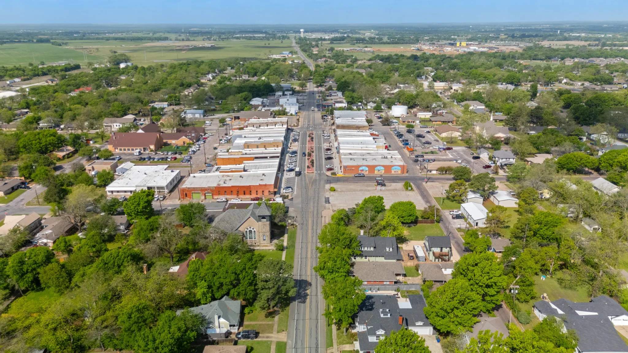 Retail For Rent in Grayson County , 110 E Main Street, Whitesboro, Texas 76273, 0, 0, Garage spaces, 3,600 Sqft, built in 0, mls#21281335, Real Estate Agent in Whitesboro, Homes For Rent in Grayson county, Homes For Rent in Whitesboro, Realtor in Whitesboro Texas, Real Estate Brokerage Independent Realty Texas, Luminita Cordes Realtor