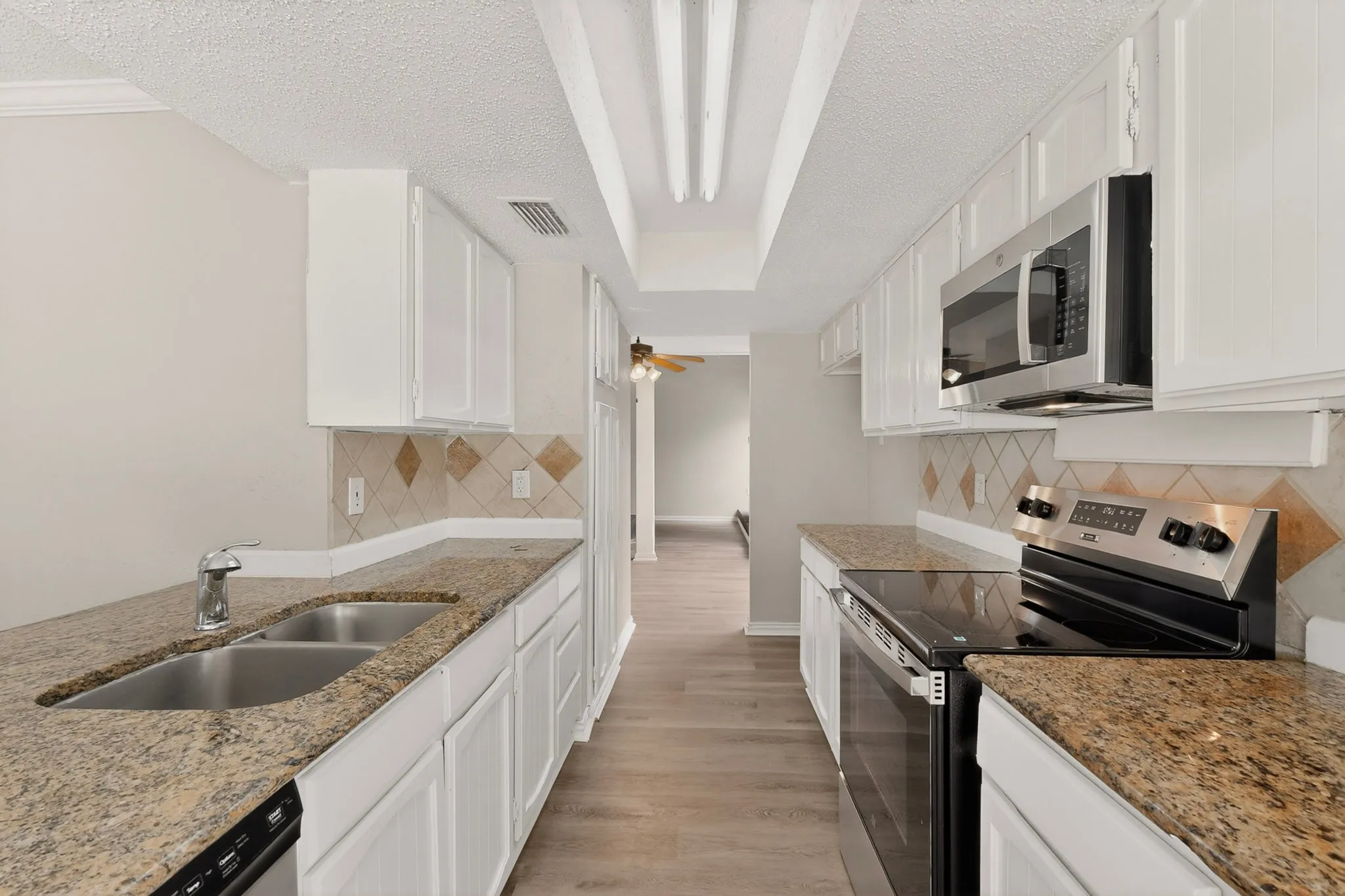 Single Family Residence For Sale in Dallas County , 5513 Galaxie Road, Garland, Texas 75044, 3 Bedroom, 3 Bathroom, 2 Garage spaces, 2,238 Sqft, built in 1977, mls#21284214, Real Estate Agent in Garland, Homes For Sale in Dallas county, Homes For Sale in Garland, Realtor in Garland Texas, Real Estate Brokerage Independent Realty Texas, Luminita Cordes Realtor