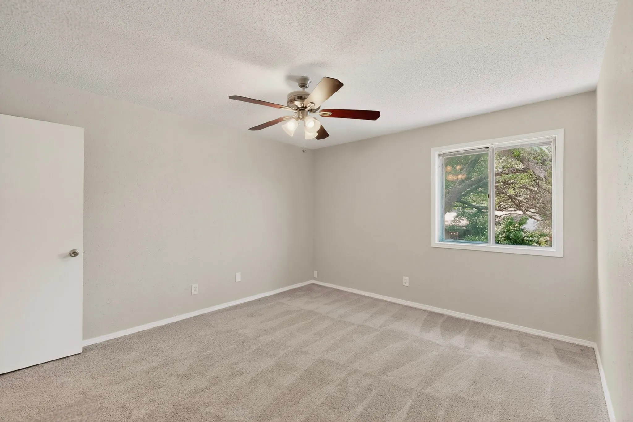 Single Family Residence For Sale in Dallas County , 5513 Galaxie Road, Garland, Texas 75044, 3 Bedroom, 3 Bathroom, 2 Garage spaces, 2,238 Sqft, built in 1977, mls#21284214, Real Estate Agent in Garland, Homes For Sale in Dallas county, Homes For Sale in Garland, Realtor in Garland Texas, Real Estate Brokerage Independent Realty Texas, Luminita Cordes Realtor