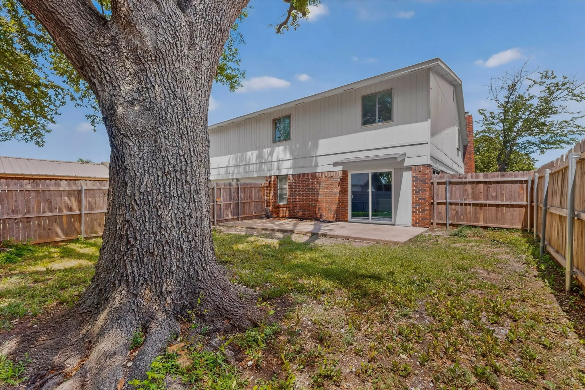 Single Family Residence For Sale in Dallas County , 5513 Galaxie Road, Garland, Texas 75044, 3 Bedroom, 3 Bathroom, 2 Garage spaces, 2,238 Sqft, built in 1977, mls#21284214, Real Estate Agent in Garland, Homes For Sale in Dallas county, Homes For Sale in Garland, Realtor in Garland Texas, Real Estate Brokerage Independent Realty Texas, Luminita Cordes Realtor