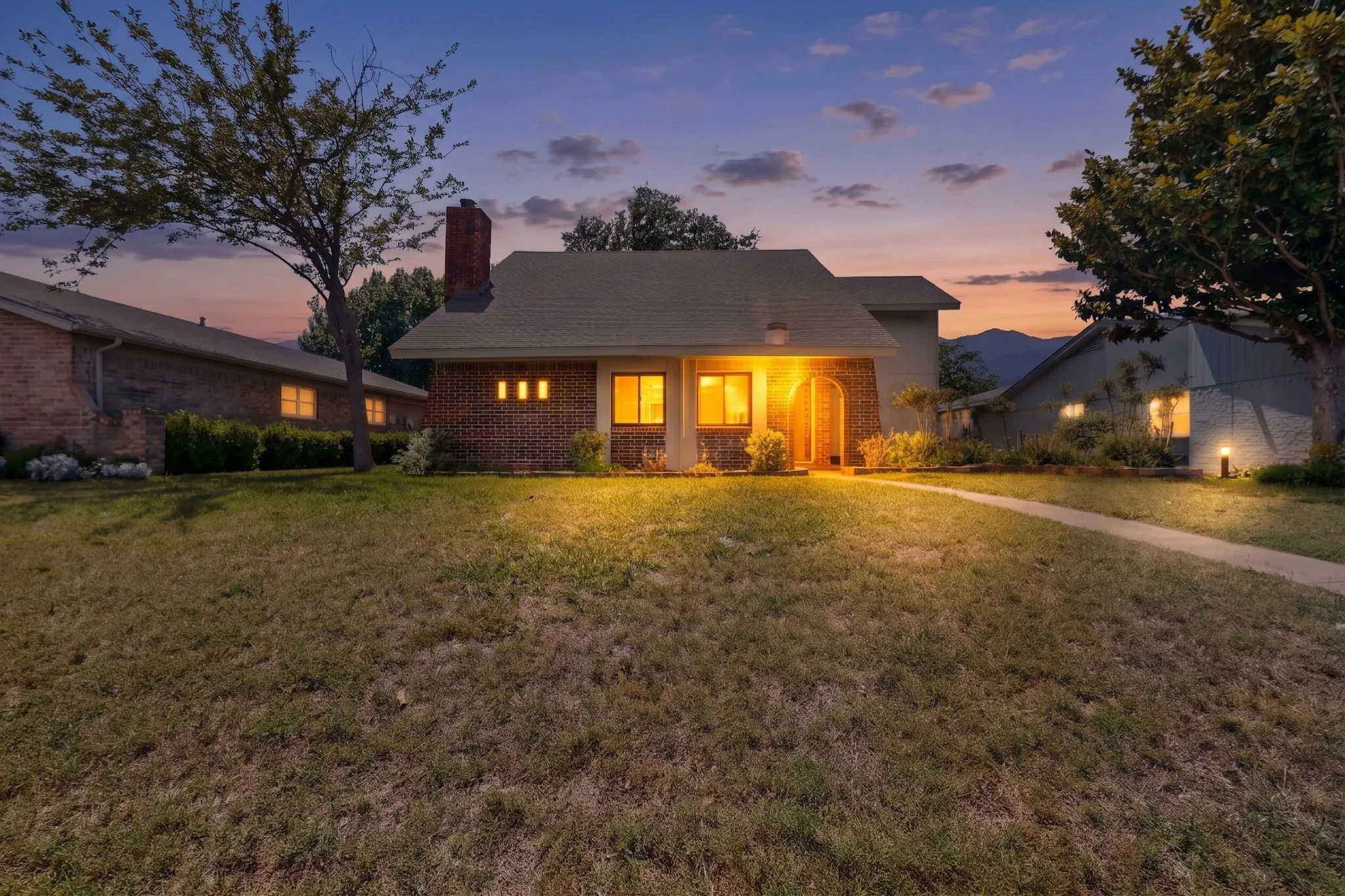 Single Family Residence For Sale in Dallas County , 5513 Galaxie Road, Garland, Texas 75044, 3 Bedroom, 3 Bathroom, 2 Garage spaces, 2,238 Sqft, built in 1977, mls#21284214, Real Estate Agent in Garland, Homes For Sale in Dallas county, Homes For Sale in Garland, Realtor in Garland Texas, Real Estate Brokerage Independent Realty Texas, Luminita Cordes Realtor