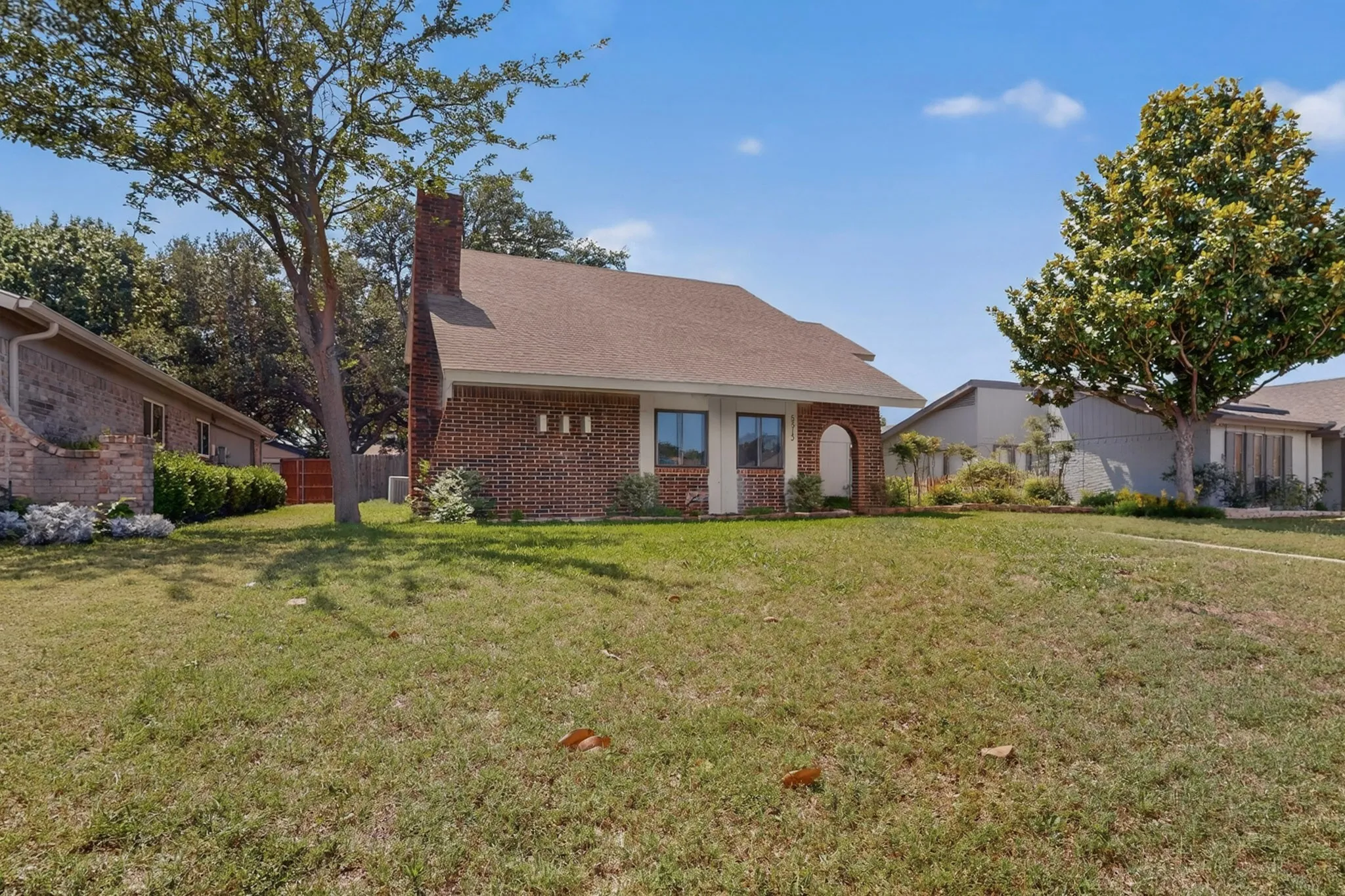 Single Family Residence For Sale in Dallas County , 5513 Galaxie Road, Garland, Texas 75044, 3 Bedroom, 3 Bathroom, 2 Garage spaces, 2,238 Sqft, built in 1977, mls#21284214, Real Estate Agent in Garland, Homes For Sale in Dallas county, Homes For Sale in Garland, Realtor in Garland Texas, Real Estate Brokerage Independent Realty Texas, Luminita Cordes Realtor