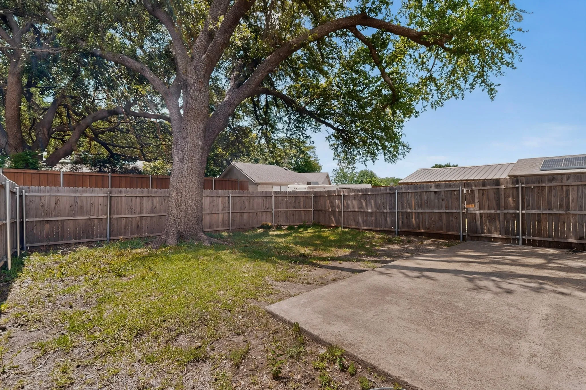 Single Family Residence For Sale in Dallas County , 5513 Galaxie Road, Garland, Texas 75044, 3 Bedroom, 3 Bathroom, 2 Garage spaces, 2,238 Sqft, built in 1977, mls#21284214, Real Estate Agent in Garland, Homes For Sale in Dallas county, Homes For Sale in Garland, Realtor in Garland Texas, Real Estate Brokerage Independent Realty Texas, Luminita Cordes Realtor