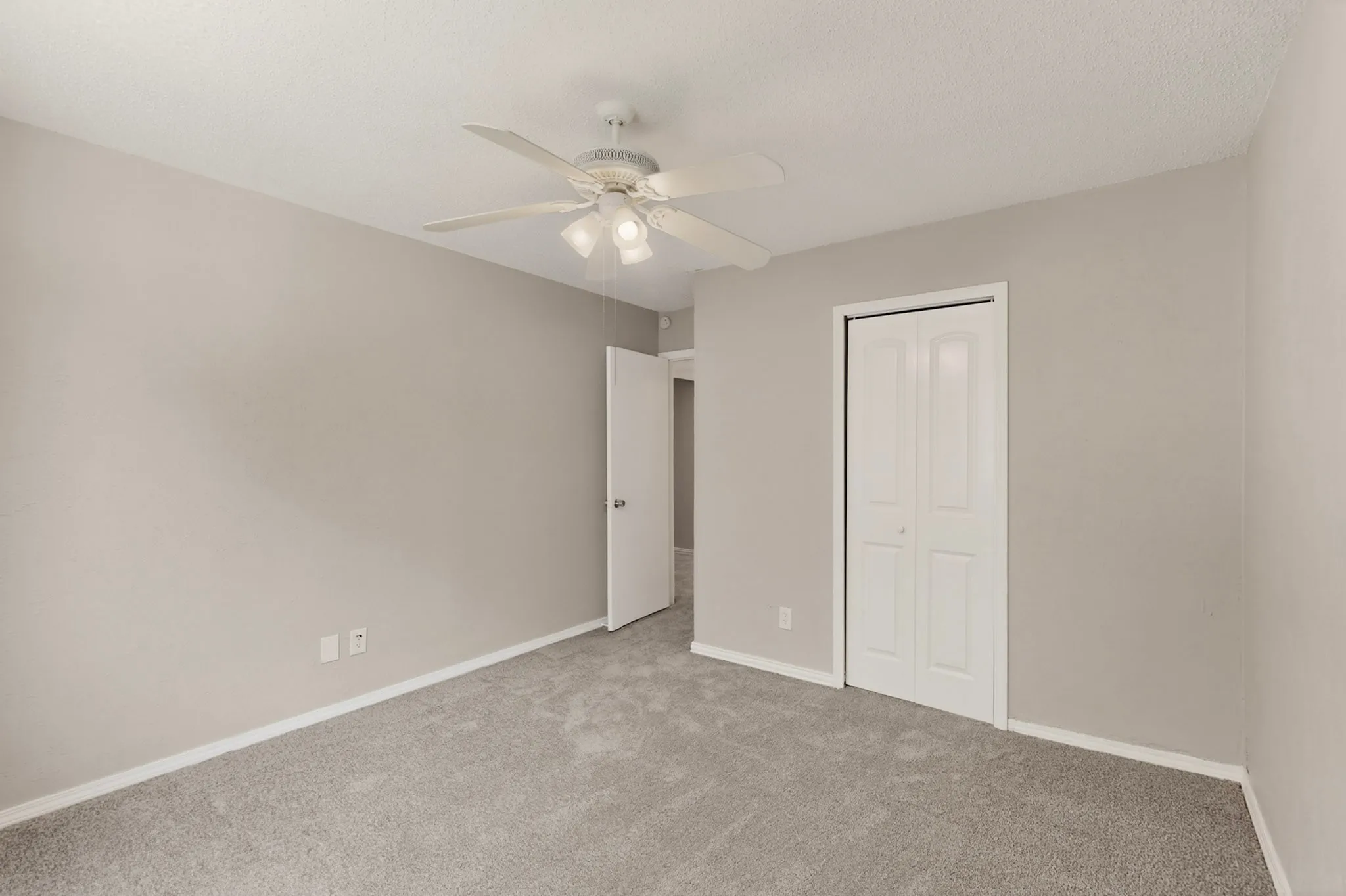 Single Family Residence For Sale in Dallas County , 5513 Galaxie Road, Garland, Texas 75044, 3 Bedroom, 3 Bathroom, 2 Garage spaces, 2,238 Sqft, built in 1977, mls#21284214, Real Estate Agent in Garland, Homes For Sale in Dallas county, Homes For Sale in Garland, Realtor in Garland Texas, Real Estate Brokerage Independent Realty Texas, Luminita Cordes Realtor