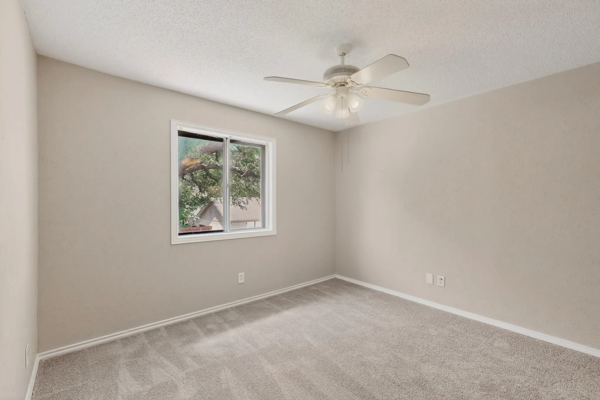Single Family Residence For Sale in Dallas County , 5513 Galaxie Road, Garland, Texas 75044, 3 Bedroom, 3 Bathroom, 2 Garage spaces, 2,238 Sqft, built in 1977, mls#21284214, Real Estate Agent in Garland, Homes For Sale in Dallas county, Homes For Sale in Garland, Realtor in Garland Texas, Real Estate Brokerage Independent Realty Texas, Luminita Cordes Realtor