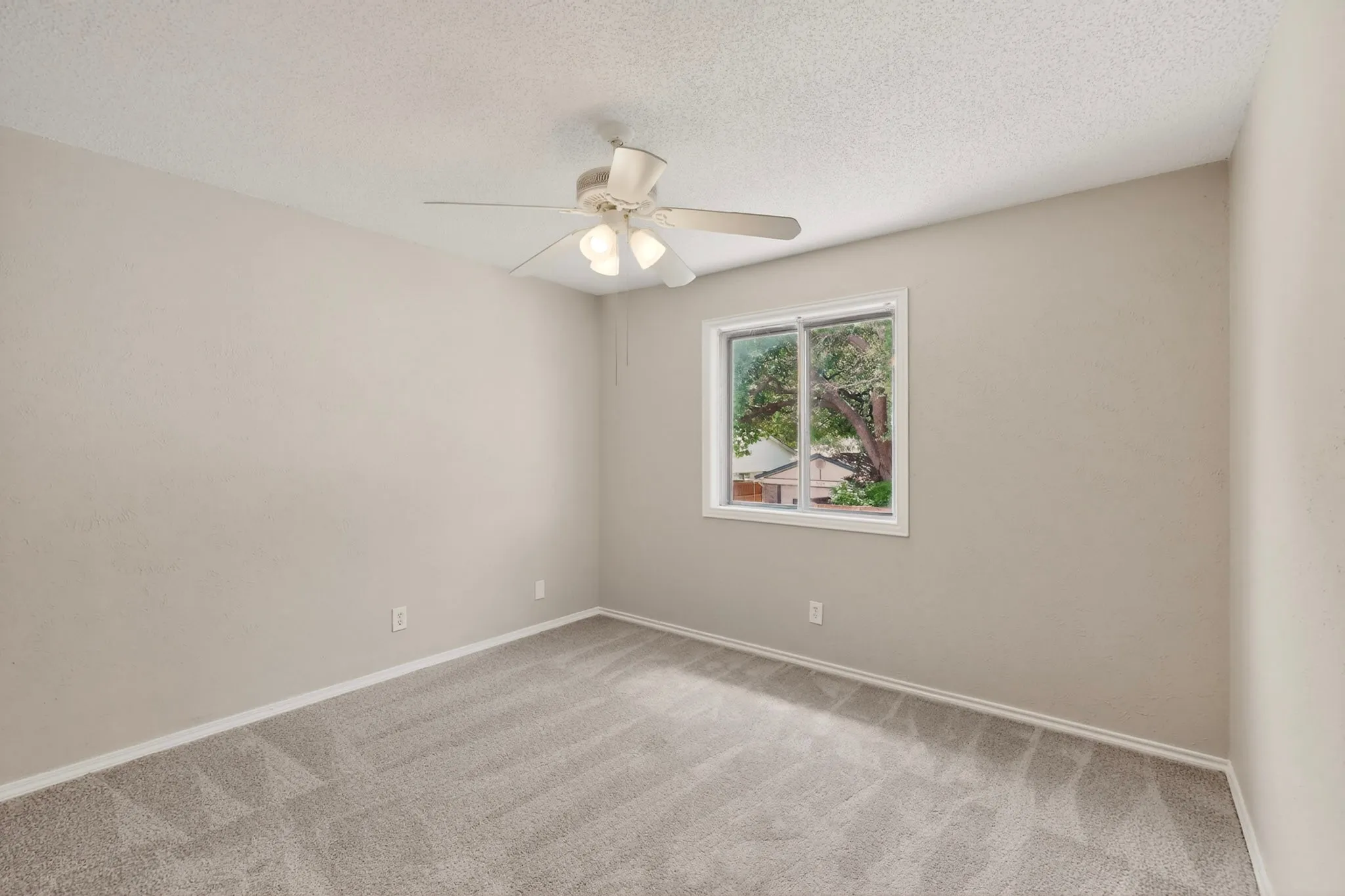 Single Family Residence For Sale in Dallas County , 5513 Galaxie Road, Garland, Texas 75044, 3 Bedroom, 3 Bathroom, 2 Garage spaces, 2,238 Sqft, built in 1977, mls#21284214, Real Estate Agent in Garland, Homes For Sale in Dallas county, Homes For Sale in Garland, Realtor in Garland Texas, Real Estate Brokerage Independent Realty Texas, Luminita Cordes Realtor
