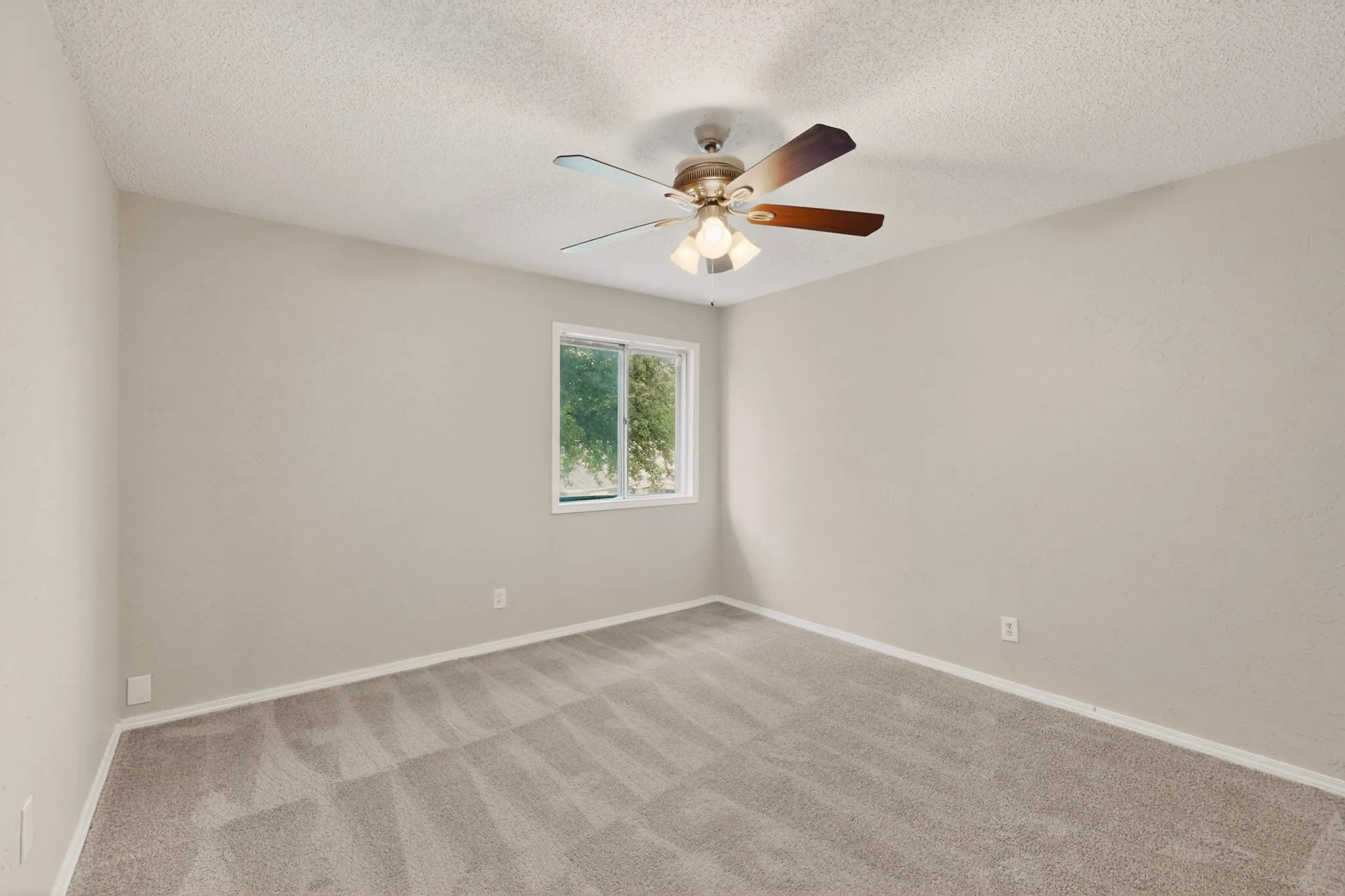 Single Family Residence For Sale in Dallas County , 5513 Galaxie Road, Garland, Texas 75044, 3 Bedroom, 3 Bathroom, 2 Garage spaces, 2,238 Sqft, built in 1977, mls#21284214, Real Estate Agent in Garland, Homes For Sale in Dallas county, Homes For Sale in Garland, Realtor in Garland Texas, Real Estate Brokerage Independent Realty Texas, Luminita Cordes Realtor