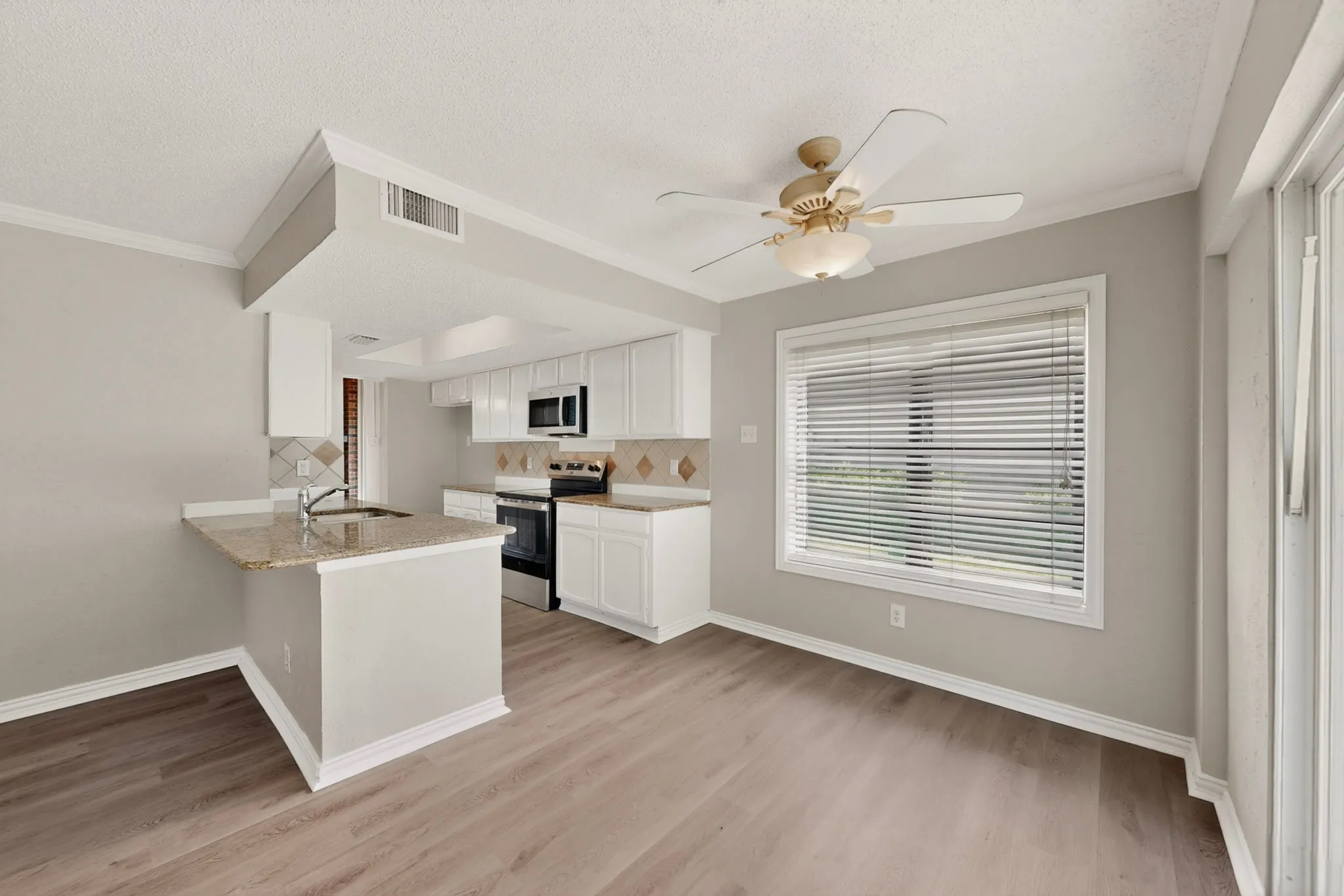 Single Family Residence For Sale in Dallas County , 5513 Galaxie Road, Garland, Texas 75044, 3 Bedroom, 3 Bathroom, 2 Garage spaces, 2,238 Sqft, built in 1977, mls#21284214, Real Estate Agent in Garland, Homes For Sale in Dallas county, Homes For Sale in Garland, Realtor in Garland Texas, Real Estate Brokerage Independent Realty Texas, Luminita Cordes Realtor