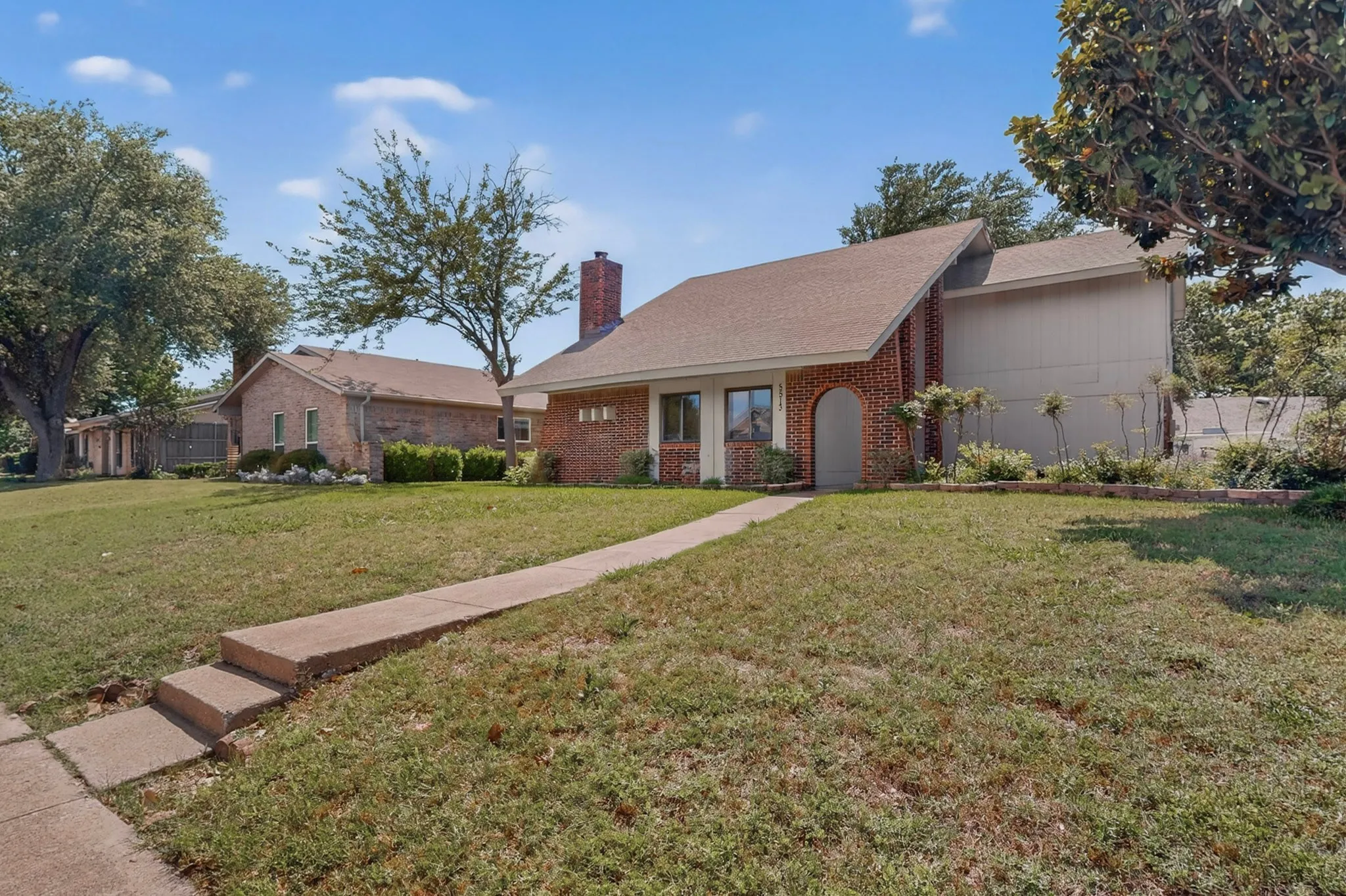 Single Family Residence For Sale in Dallas County , 5513 Galaxie Road, Garland, Texas 75044, 3 Bedroom, 3 Bathroom, 2 Garage spaces, 2,238 Sqft, built in 1977, mls#21284214, Real Estate Agent in Garland, Homes For Sale in Dallas county, Homes For Sale in Garland, Realtor in Garland Texas, Real Estate Brokerage Independent Realty Texas, Luminita Cordes Realtor