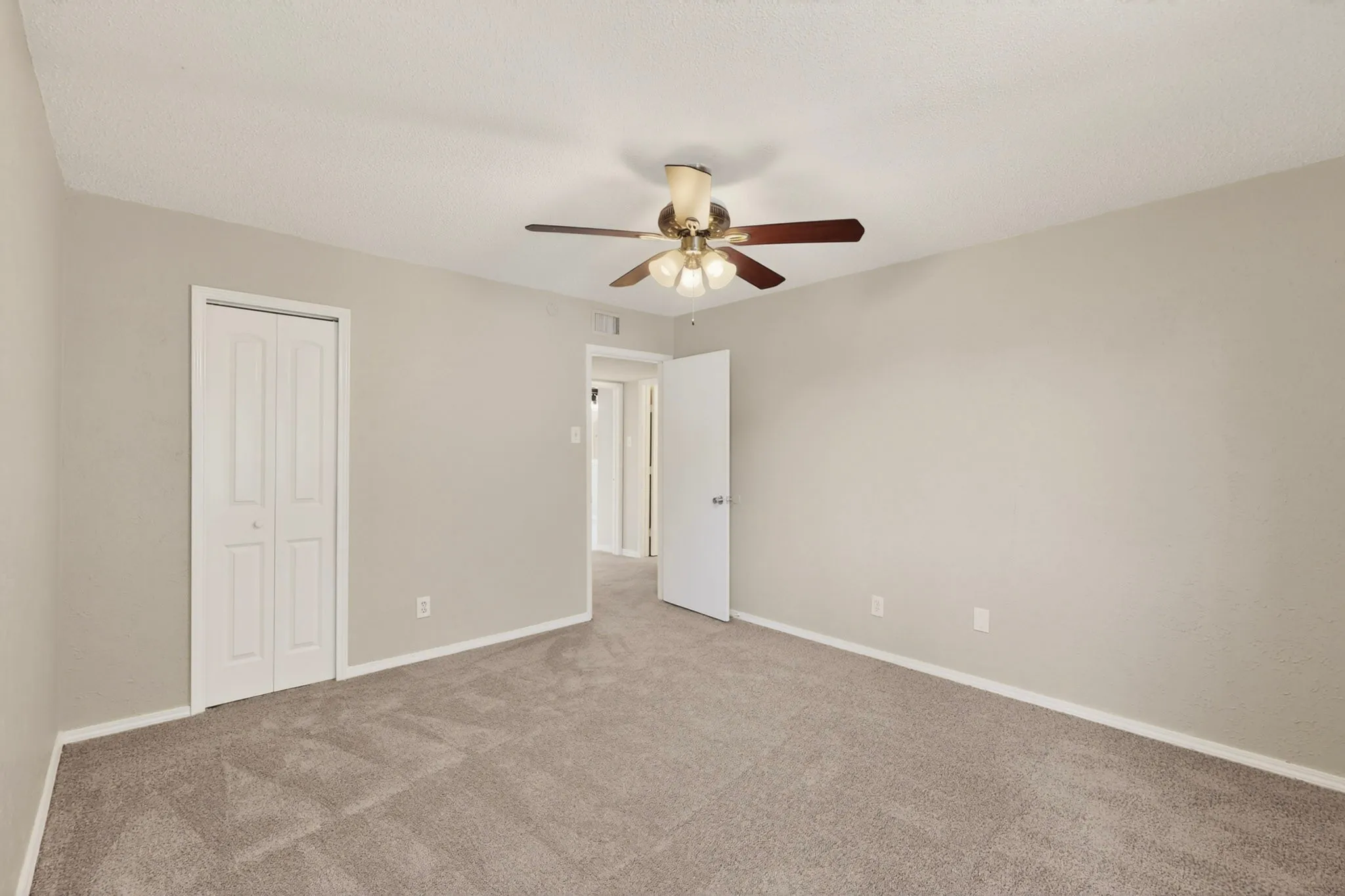 Single Family Residence For Sale in Dallas County , 5513 Galaxie Road, Garland, Texas 75044, 3 Bedroom, 3 Bathroom, 2 Garage spaces, 2,238 Sqft, built in 1977, mls#21284214, Real Estate Agent in Garland, Homes For Sale in Dallas county, Homes For Sale in Garland, Realtor in Garland Texas, Real Estate Brokerage Independent Realty Texas, Luminita Cordes Realtor