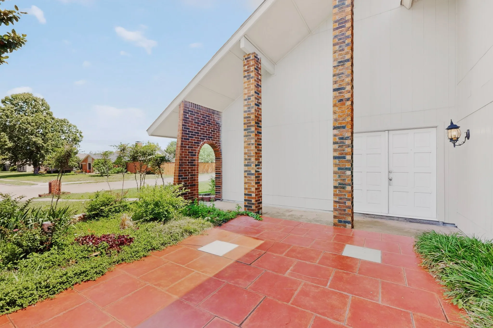 Single Family Residence For Sale in Dallas County , 5513 Galaxie Road, Garland, Texas 75044, 3 Bedroom, 3 Bathroom, 2 Garage spaces, 2,238 Sqft, built in 1977, mls#21284214, Real Estate Agent in Garland, Homes For Sale in Dallas county, Homes For Sale in Garland, Realtor in Garland Texas, Real Estate Brokerage Independent Realty Texas, Luminita Cordes Realtor
