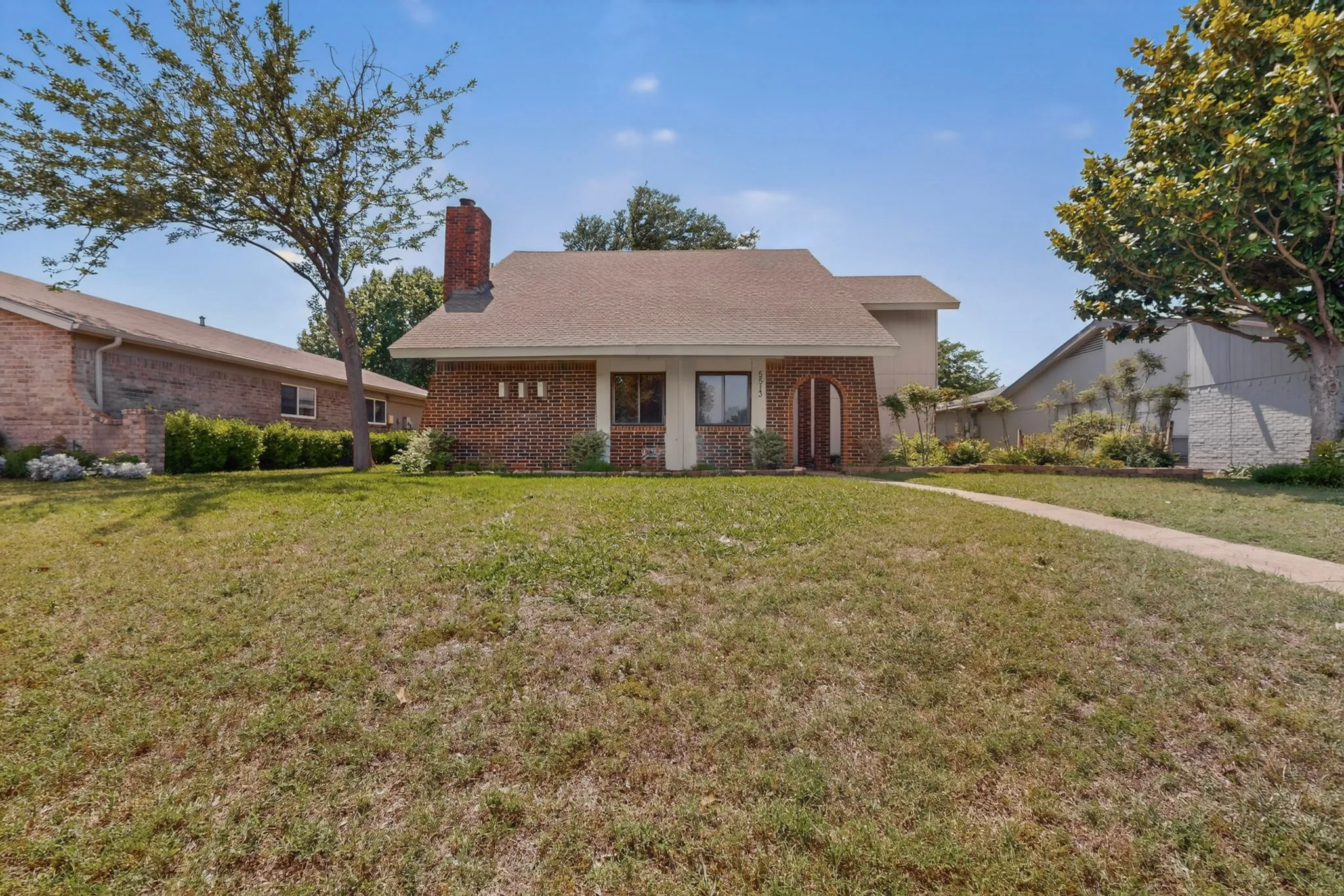 Single Family Residence For Sale in Dallas County , 5513 Galaxie Road, Garland, Texas 75044, 3 Bedroom, 3 Bathroom, 2 Garage spaces, 2,238 Sqft, built in 1977, mls#21284214, Real Estate Agent in Garland, Homes For Sale in Dallas county, Homes For Sale in Garland, Realtor in Garland Texas, Real Estate Brokerage Independent Realty Texas, Luminita Cordes Realtor