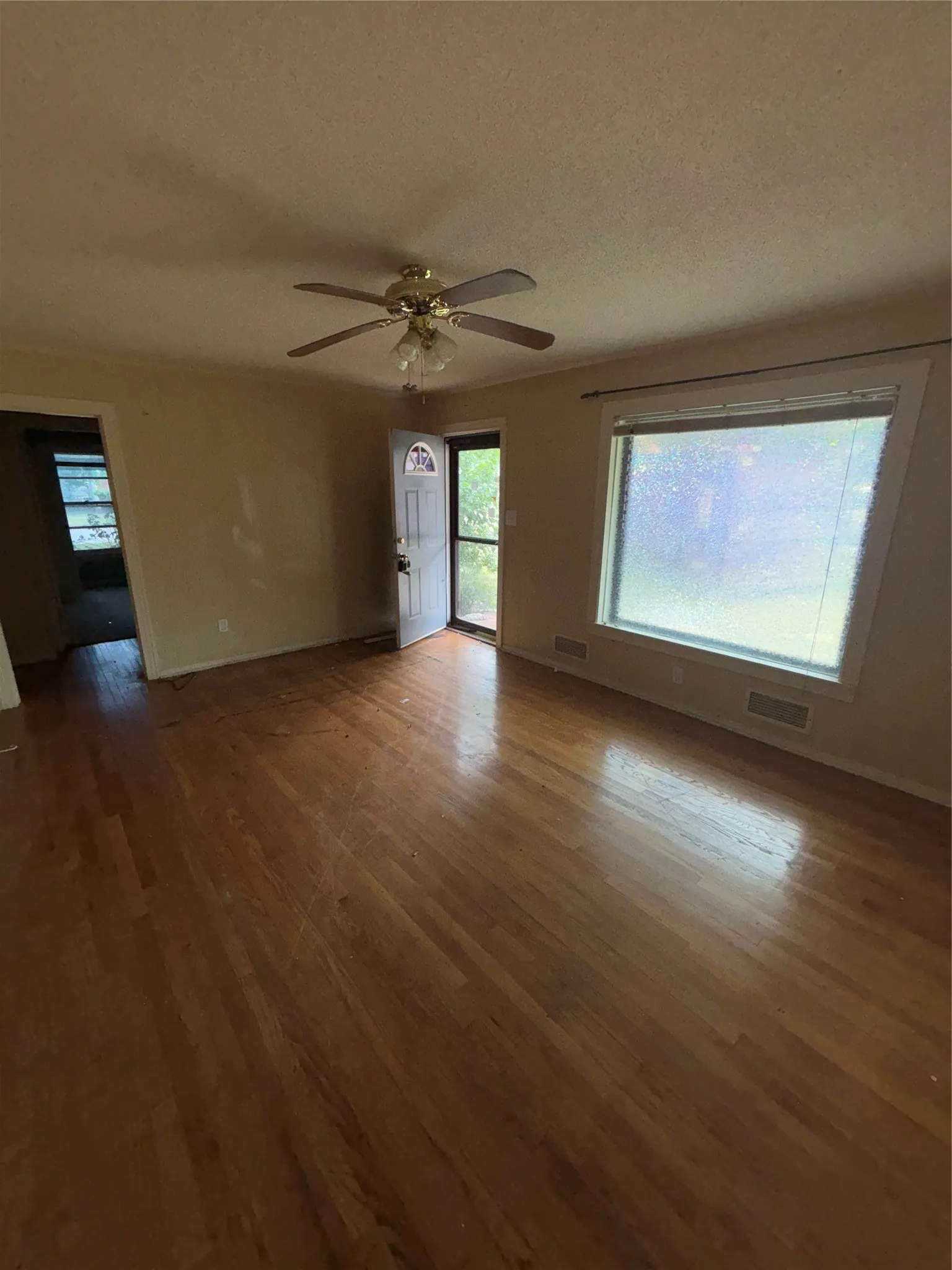 Single Family Residence For Sale in Taylor County , 3609 Erie Street, Abilene, Texas 79605, 5 Bedroom, 3 Bathroom, Garage spaces, 2,340 Sqft, built in 1952, mls#21284217, Real Estate Agent in Abilene, Homes For Sale in Taylor county, Homes For Sale in Abilene, Realtor in Abilene Texas, Real Estate Brokerage Independent Realty Texas, Luminita Cordes Realtor
