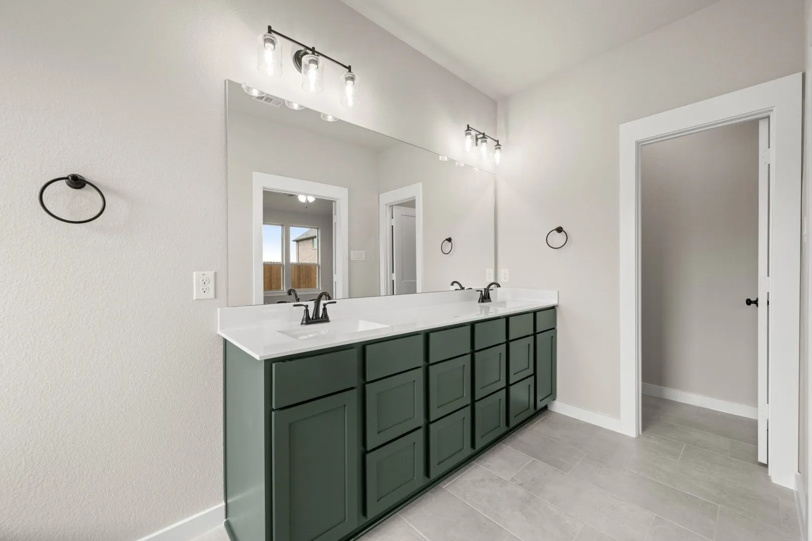 24_6900 Deadwood- Primary Suite-4