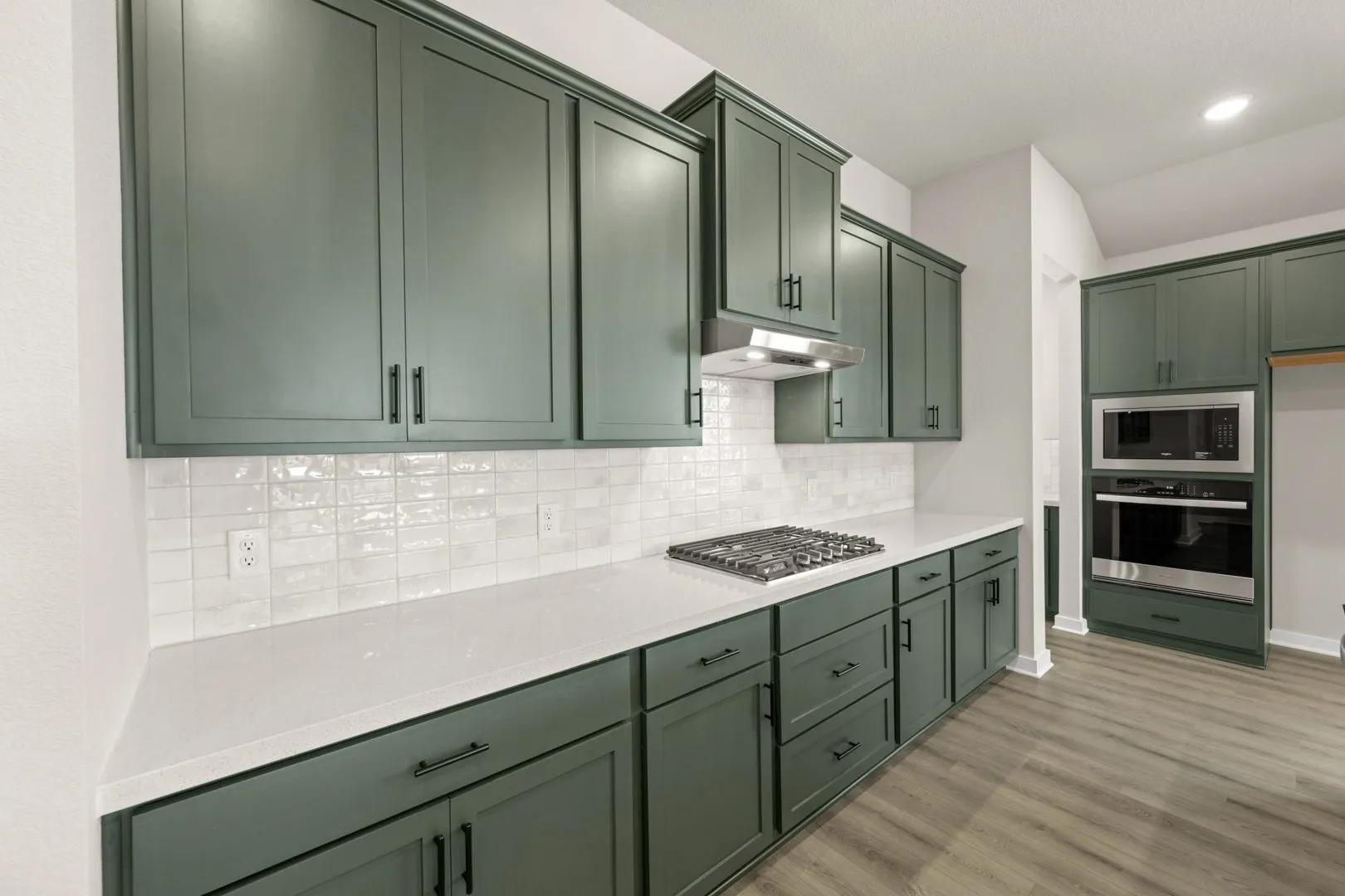 15_6900 Deadwood- Kitchen-5