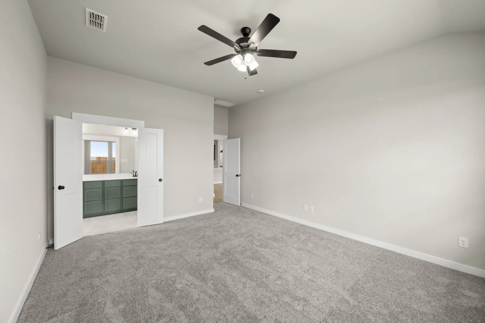 22_6900 Deadwood- Primary Suite-2