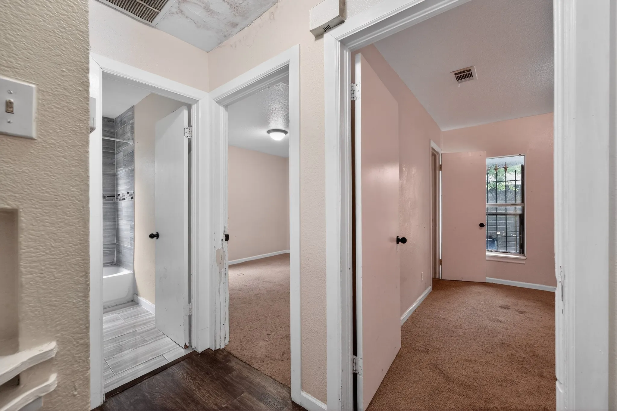 Single Family Residence For Sale in Dallas County , 3102 Kellogg Avenue, Dallas, Texas 75216, 2 Bedroom, 1 Bathroom, Garage spaces, 792 Sqft, built in 1950, mls#21282395, Real Estate Agent in Dallas, Homes For Sale in Dallas county, Homes For Sale in Dallas, Realtor in Dallas Texas, Real Estate Brokerage Independent Realty Texas, Luminita Cordes Realtor