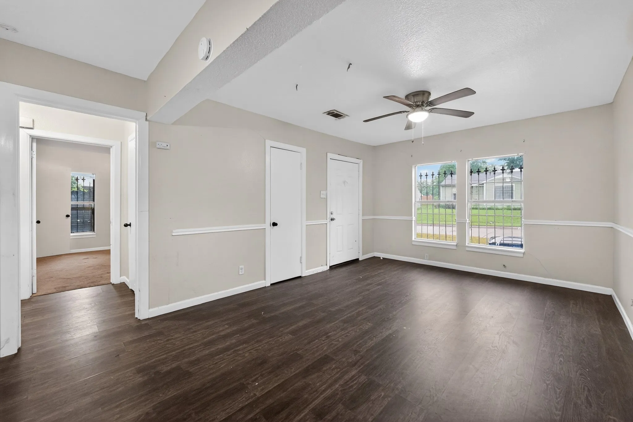 Single Family Residence For Sale in Dallas County , 3102 Kellogg Avenue, Dallas, Texas 75216, 2 Bedroom, 1 Bathroom, Garage spaces, 792 Sqft, built in 1950, mls#21282395, Real Estate Agent in Dallas, Homes For Sale in Dallas county, Homes For Sale in Dallas, Realtor in Dallas Texas, Real Estate Brokerage Independent Realty Texas, Luminita Cordes Realtor