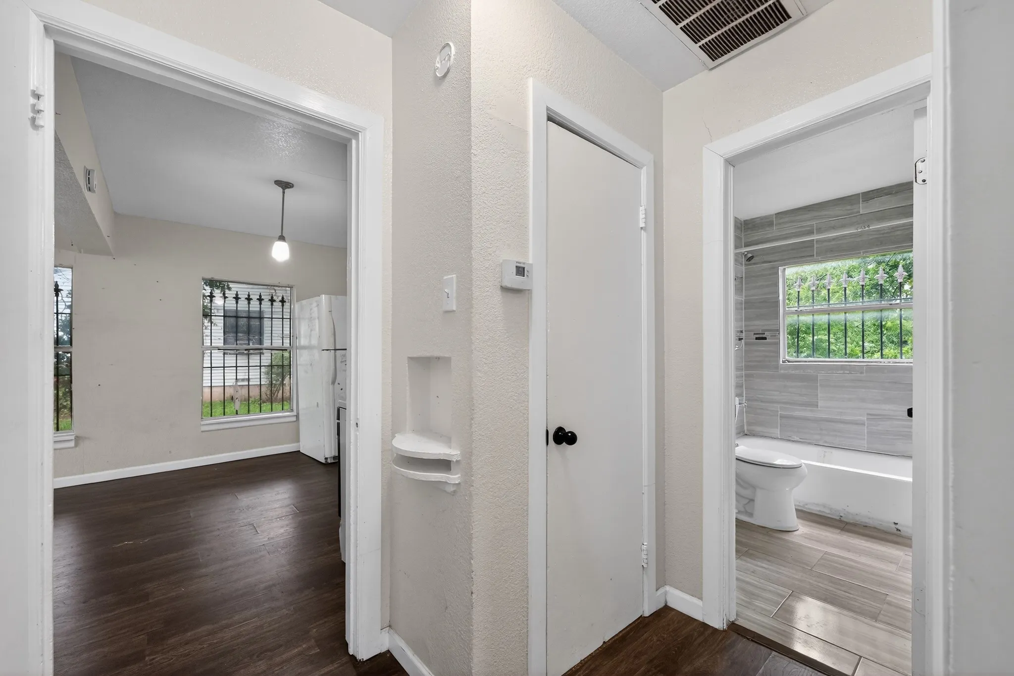 Single Family Residence For Sale in Dallas County , 3102 Kellogg Avenue, Dallas, Texas 75216, 2 Bedroom, 1 Bathroom, Garage spaces, 792 Sqft, built in 1950, mls#21282395, Real Estate Agent in Dallas, Homes For Sale in Dallas county, Homes For Sale in Dallas, Realtor in Dallas Texas, Real Estate Brokerage Independent Realty Texas, Luminita Cordes Realtor
