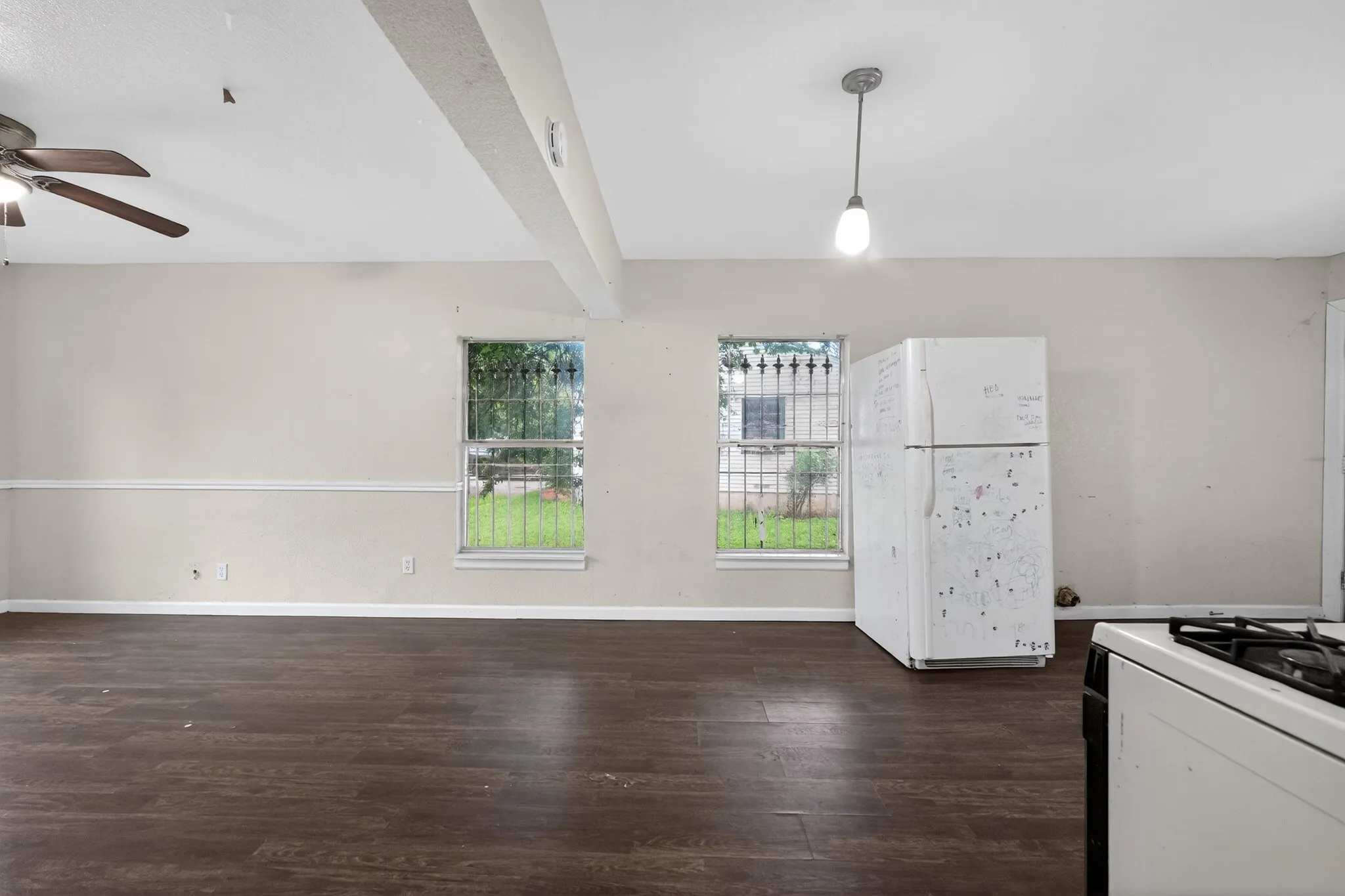 Single Family Residence For Sale in Dallas County , 3102 Kellogg Avenue, Dallas, Texas 75216, 2 Bedroom, 1 Bathroom, Garage spaces, 792 Sqft, built in 1950, mls#21282395, Real Estate Agent in Dallas, Homes For Sale in Dallas county, Homes For Sale in Dallas, Realtor in Dallas Texas, Real Estate Brokerage Independent Realty Texas, Luminita Cordes Realtor