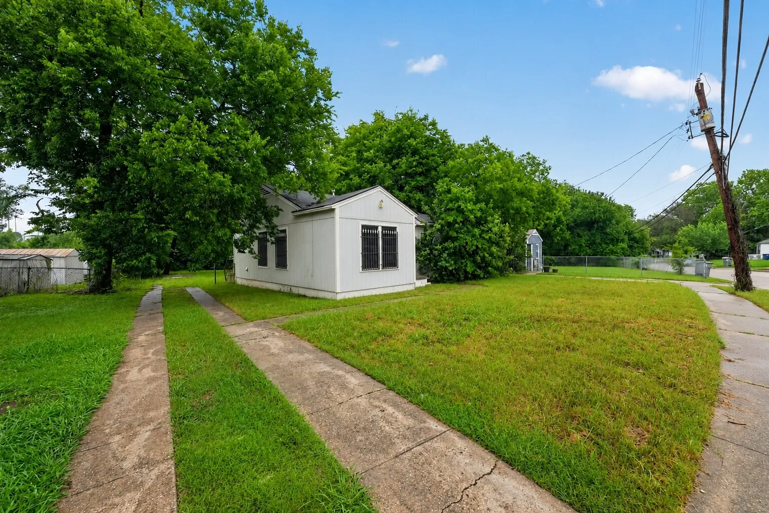Single Family Residence For Sale in Dallas County , 3102 Kellogg Avenue, Dallas, Texas 75216, 2 Bedroom, 1 Bathroom, Garage spaces, 792 Sqft, built in 1950, mls#21282395, Real Estate Agent in Dallas, Homes For Sale in Dallas county, Homes For Sale in Dallas, Realtor in Dallas Texas, Real Estate Brokerage Independent Realty Texas, Luminita Cordes Realtor