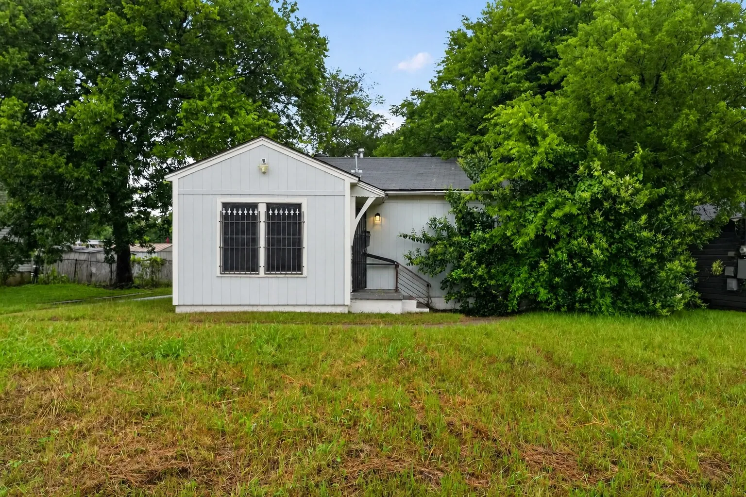 Single Family Residence For Sale in Dallas County , 3102 Kellogg Avenue, Dallas, Texas 75216, 2 Bedroom, 1 Bathroom, Garage spaces, 792 Sqft, built in 1950, mls#21282395, Real Estate Agent in Dallas, Homes For Sale in Dallas county, Homes For Sale in Dallas, Realtor in Dallas Texas, Real Estate Brokerage Independent Realty Texas, Luminita Cordes Realtor