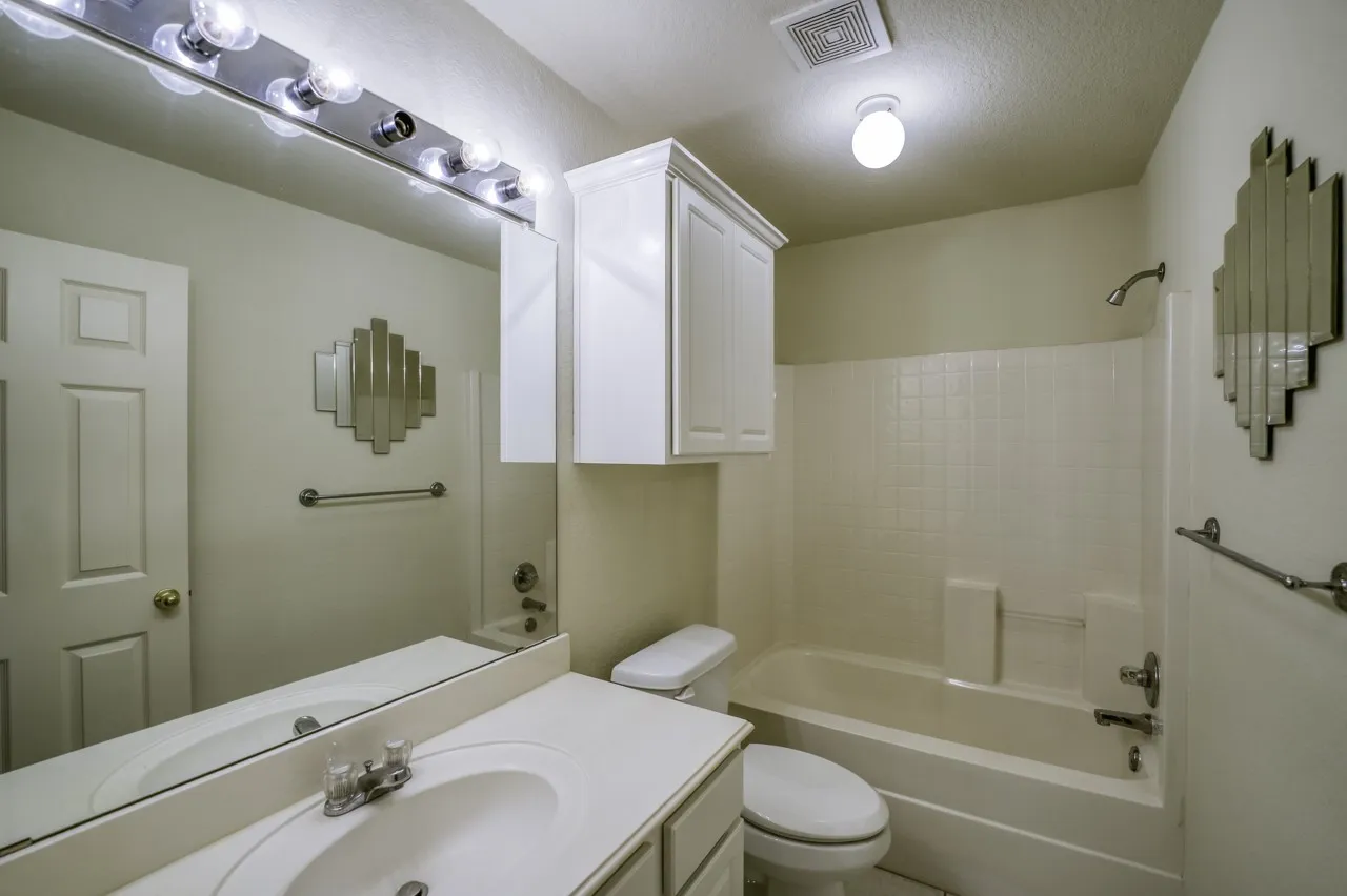 Single Family Residence For Sale in Tarrant County , 320 Shane Lane, Burleson, Texas 76028, 3 Bedroom, 2 Bathroom, 2 Garage spaces, 1,870 Sqft, built in 2001, Price $299,950, mls#21274046, Real Estate Agent in Burleson, Homes For Sale in Tarrant county, Homes For Sale in Burleson, Realtor in Burleson Texas, Real Estate Brokerage Independent Realty Texas, Luminita Cordes Realtor
