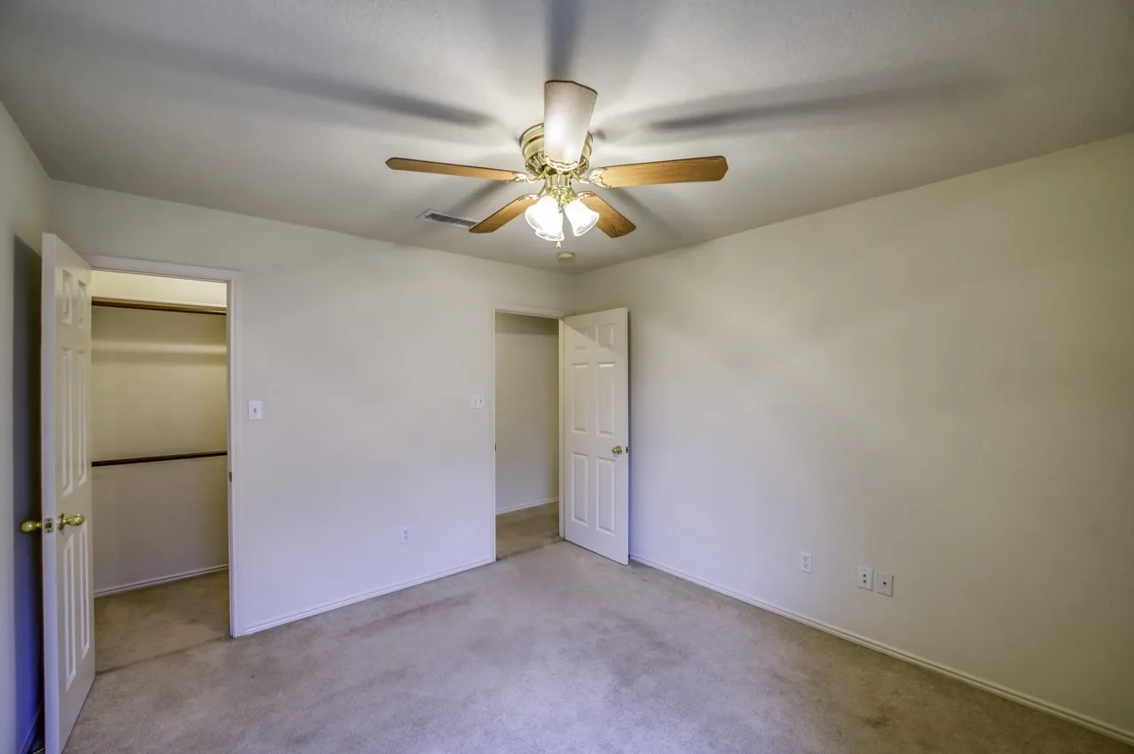 Single Family Residence For Sale in Tarrant County , 320 Shane Lane, Burleson, Texas 76028, 3 Bedroom, 2 Bathroom, 2 Garage spaces, 1,870 Sqft, built in 2001, Price $299,950, mls#21274046, Real Estate Agent in Burleson, Homes For Sale in Tarrant county, Homes For Sale in Burleson, Realtor in Burleson Texas, Real Estate Brokerage Independent Realty Texas, Luminita Cordes Realtor