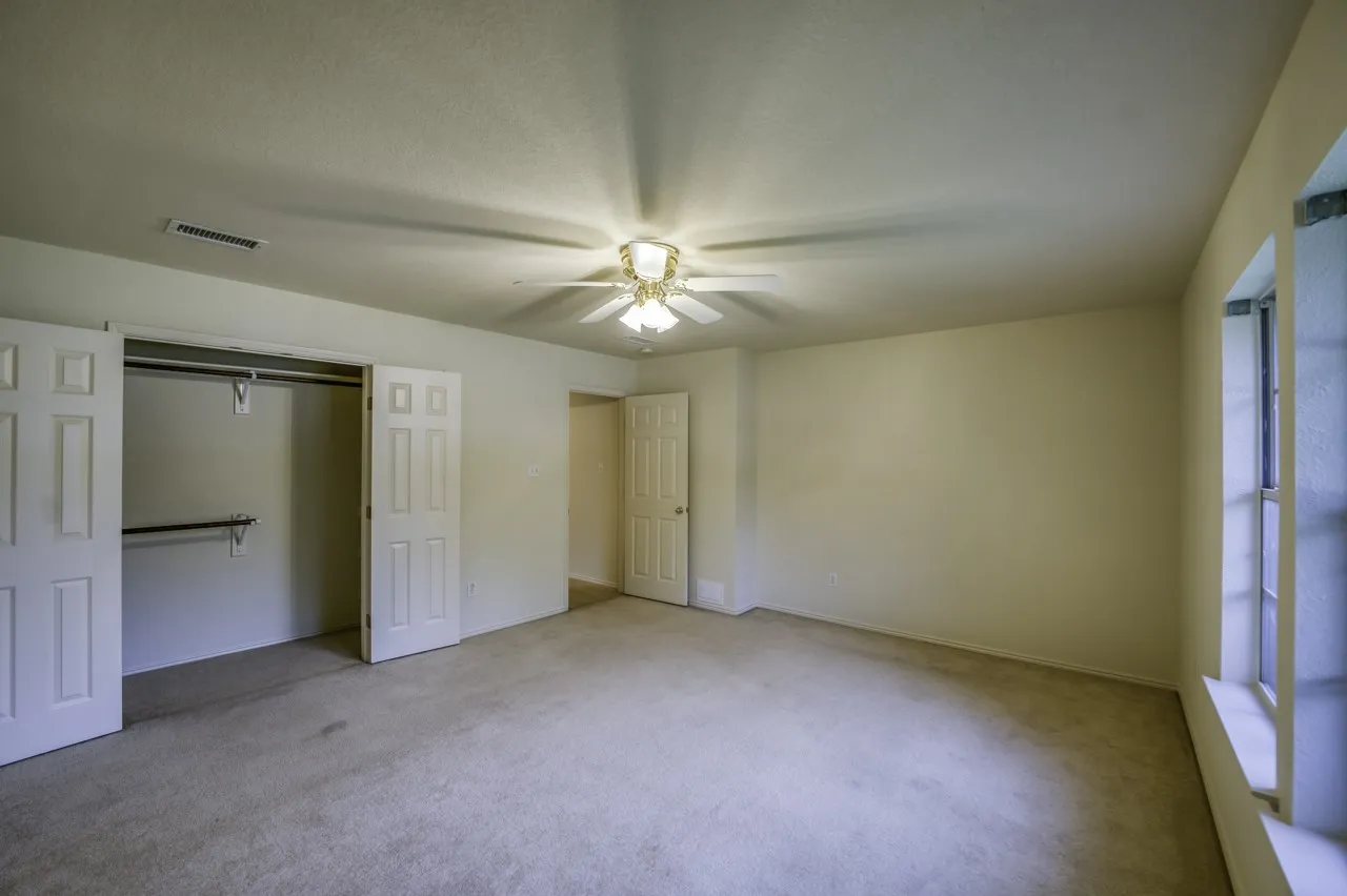 Single Family Residence For Sale in Tarrant County , 320 Shane Lane, Burleson, Texas 76028, 3 Bedroom, 2 Bathroom, 2 Garage spaces, 1,870 Sqft, built in 2001, Price $299,950, mls#21274046, Real Estate Agent in Burleson, Homes For Sale in Tarrant county, Homes For Sale in Burleson, Realtor in Burleson Texas, Real Estate Brokerage Independent Realty Texas, Luminita Cordes Realtor