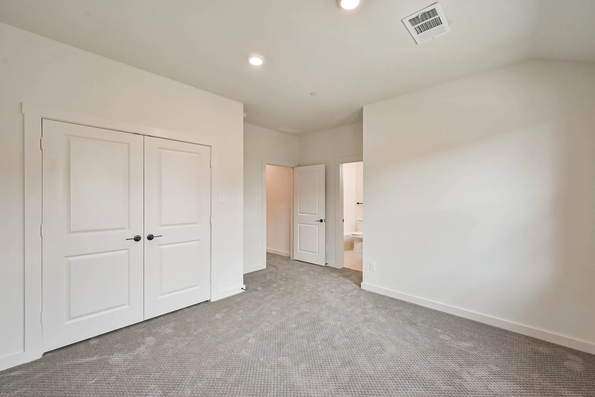 Townhouse For Sale in Dallas County , 2620 La Cala Drive, Grand Prairie, Texas 75054, 2 Bedroom, 3 Bathroom, 2 Garage spaces, 1,422 Sqft, built in 2021, mls#21283967, Real Estate Agent in Grand Prairie, Homes For Sale in Dallas county, Homes For Sale in Grand Prairie, Realtor in Grand Prairie Texas, Real Estate Brokerage Independent Realty Texas, Luminita Cordes Realtor