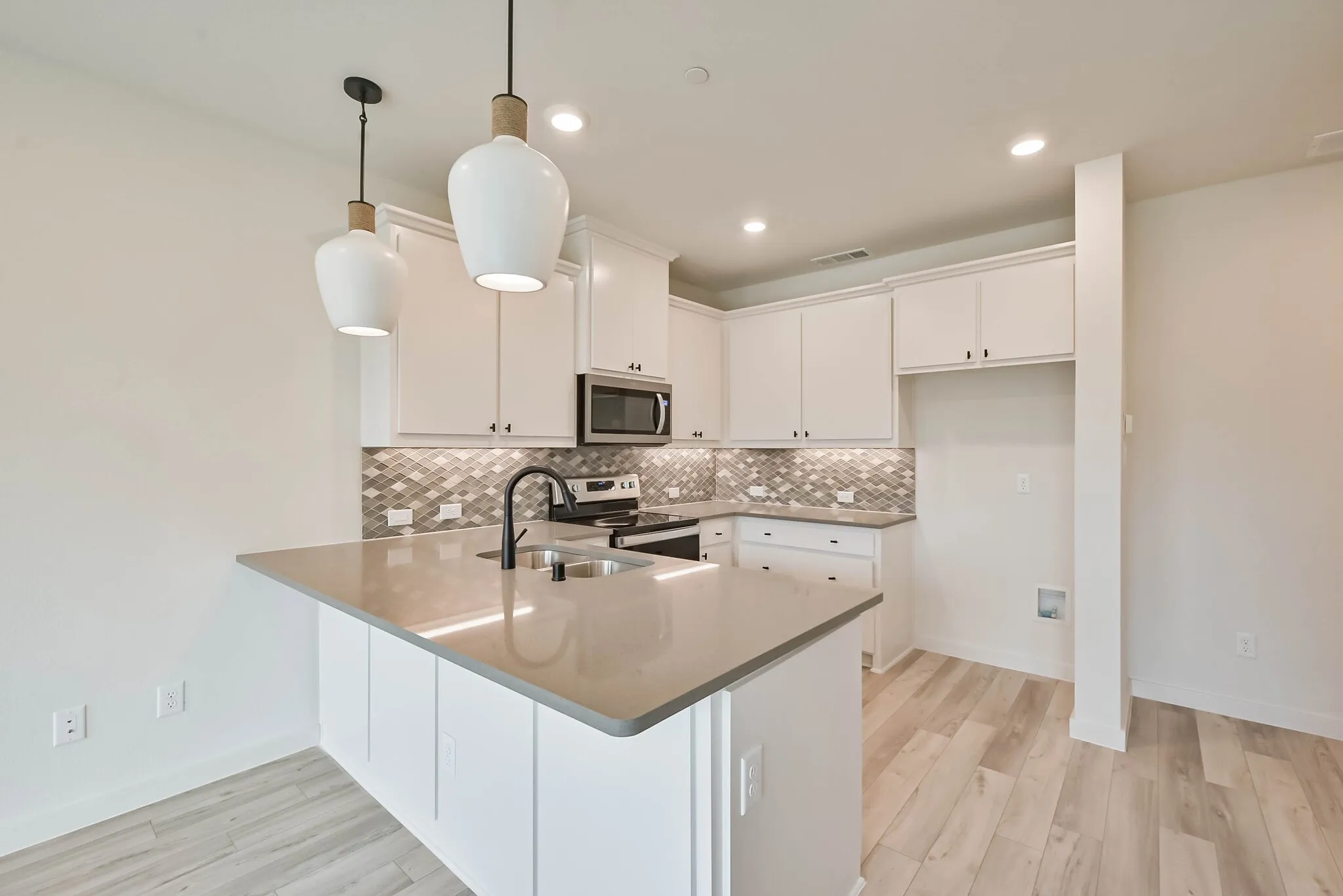 Townhouse For Sale in Dallas County , 2620 La Cala Drive, Grand Prairie, Texas 75054, 2 Bedroom, 3 Bathroom, 2 Garage spaces, 1,422 Sqft, built in 2021, mls#21283967, Real Estate Agent in Grand Prairie, Homes For Sale in Dallas county, Homes For Sale in Grand Prairie, Realtor in Grand Prairie Texas, Real Estate Brokerage Independent Realty Texas, Luminita Cordes Realtor