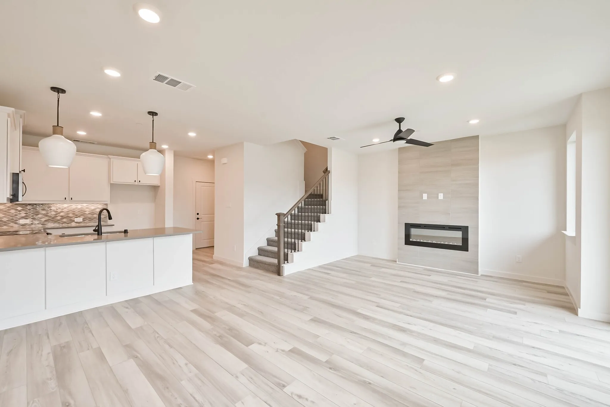 Townhouse For Sale in Dallas County , 2620 La Cala Drive, Grand Prairie, Texas 75054, 2 Bedroom, 3 Bathroom, 2 Garage spaces, 1,422 Sqft, built in 2021, mls#21283967, Real Estate Agent in Grand Prairie, Homes For Sale in Dallas county, Homes For Sale in Grand Prairie, Realtor in Grand Prairie Texas, Real Estate Brokerage Independent Realty Texas, Luminita Cordes Realtor