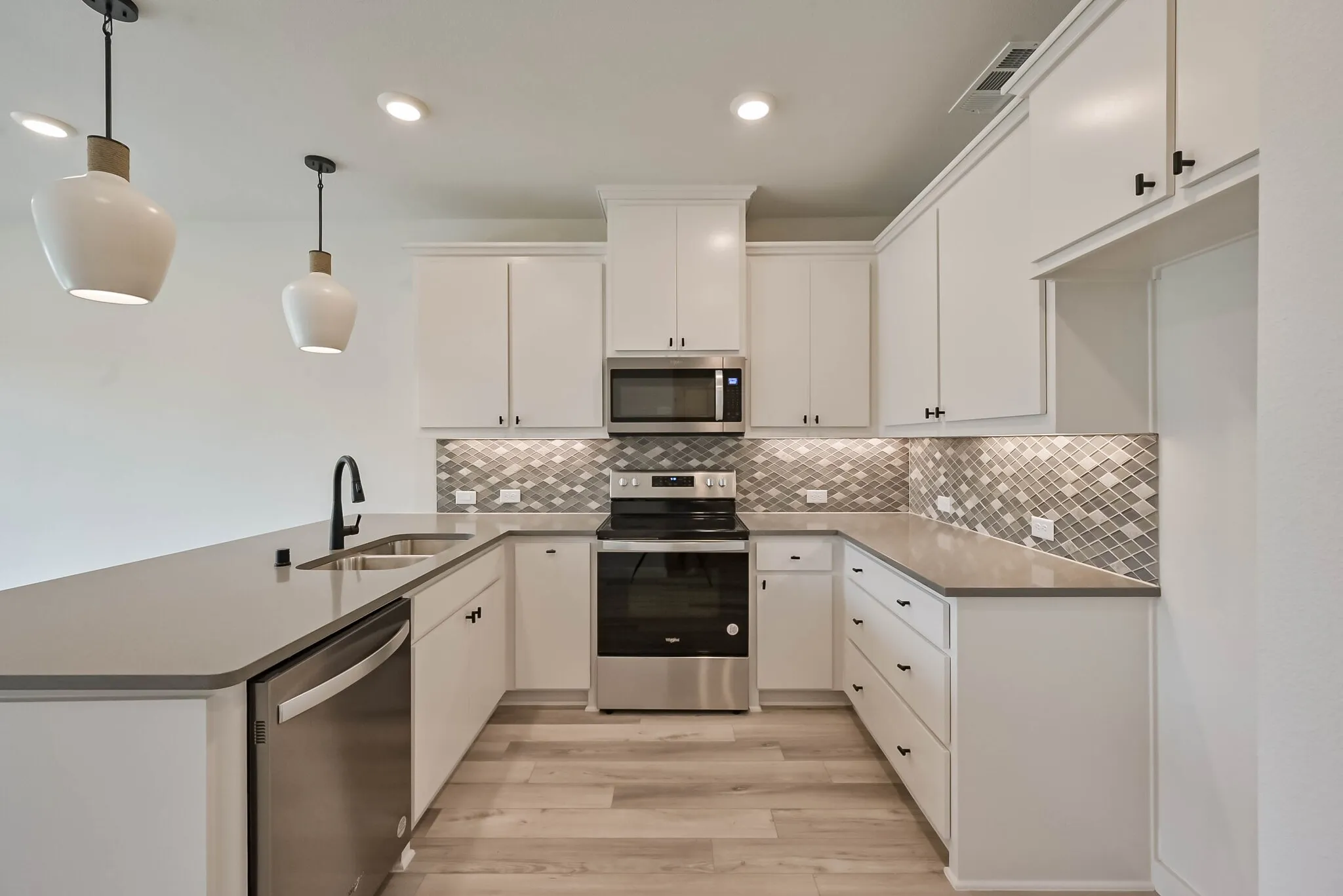 Townhouse For Sale in Dallas County , 2620 La Cala Drive, Grand Prairie, Texas 75054, 2 Bedroom, 3 Bathroom, 2 Garage spaces, 1,422 Sqft, built in 2021, mls#21283967, Real Estate Agent in Grand Prairie, Homes For Sale in Dallas county, Homes For Sale in Grand Prairie, Realtor in Grand Prairie Texas, Real Estate Brokerage Independent Realty Texas, Luminita Cordes Realtor