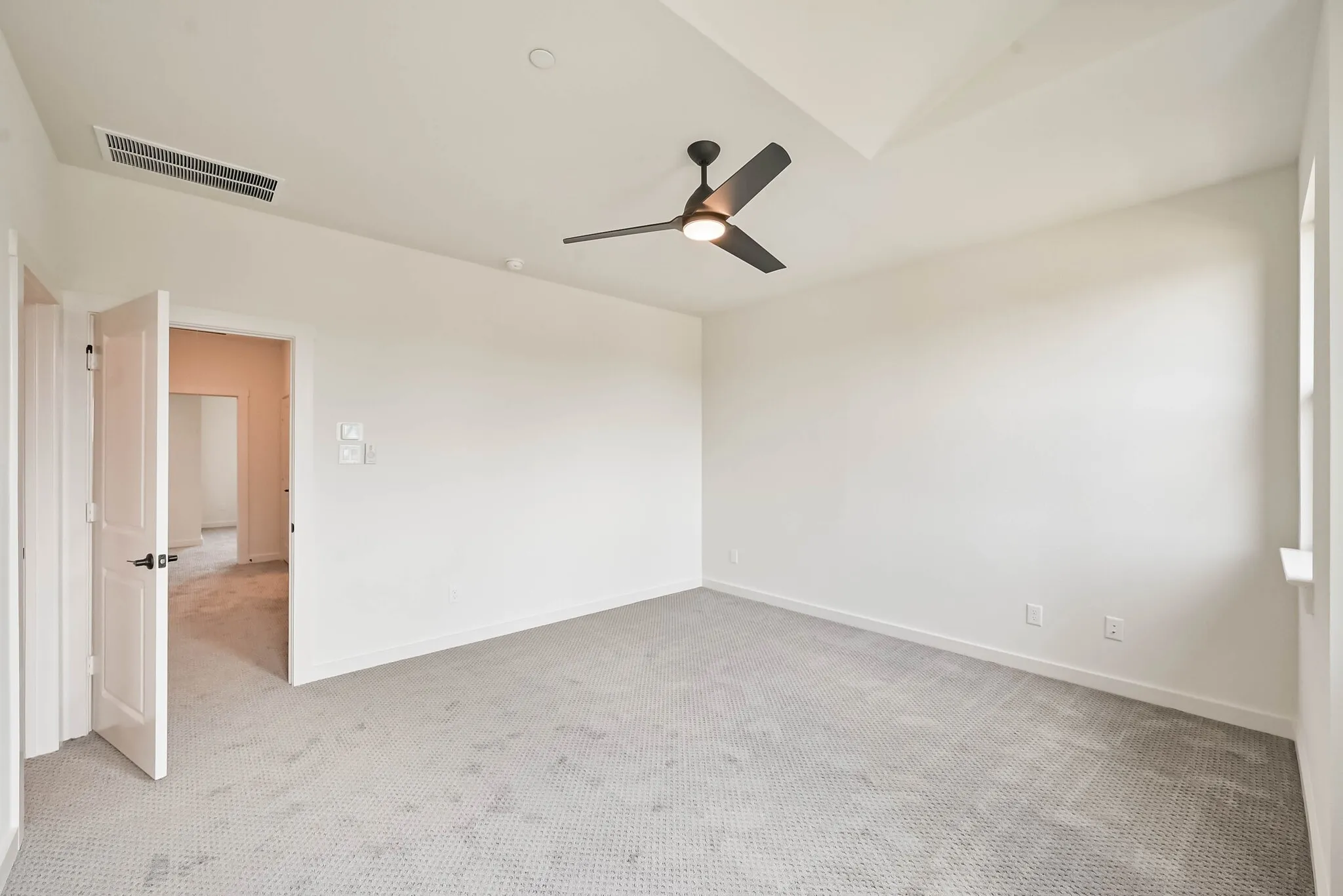 Townhouse For Sale in Dallas County , 2620 La Cala Drive, Grand Prairie, Texas 75054, 2 Bedroom, 3 Bathroom, 2 Garage spaces, 1,422 Sqft, built in 2021, mls#21283967, Real Estate Agent in Grand Prairie, Homes For Sale in Dallas county, Homes For Sale in Grand Prairie, Realtor in Grand Prairie Texas, Real Estate Brokerage Independent Realty Texas, Luminita Cordes Realtor