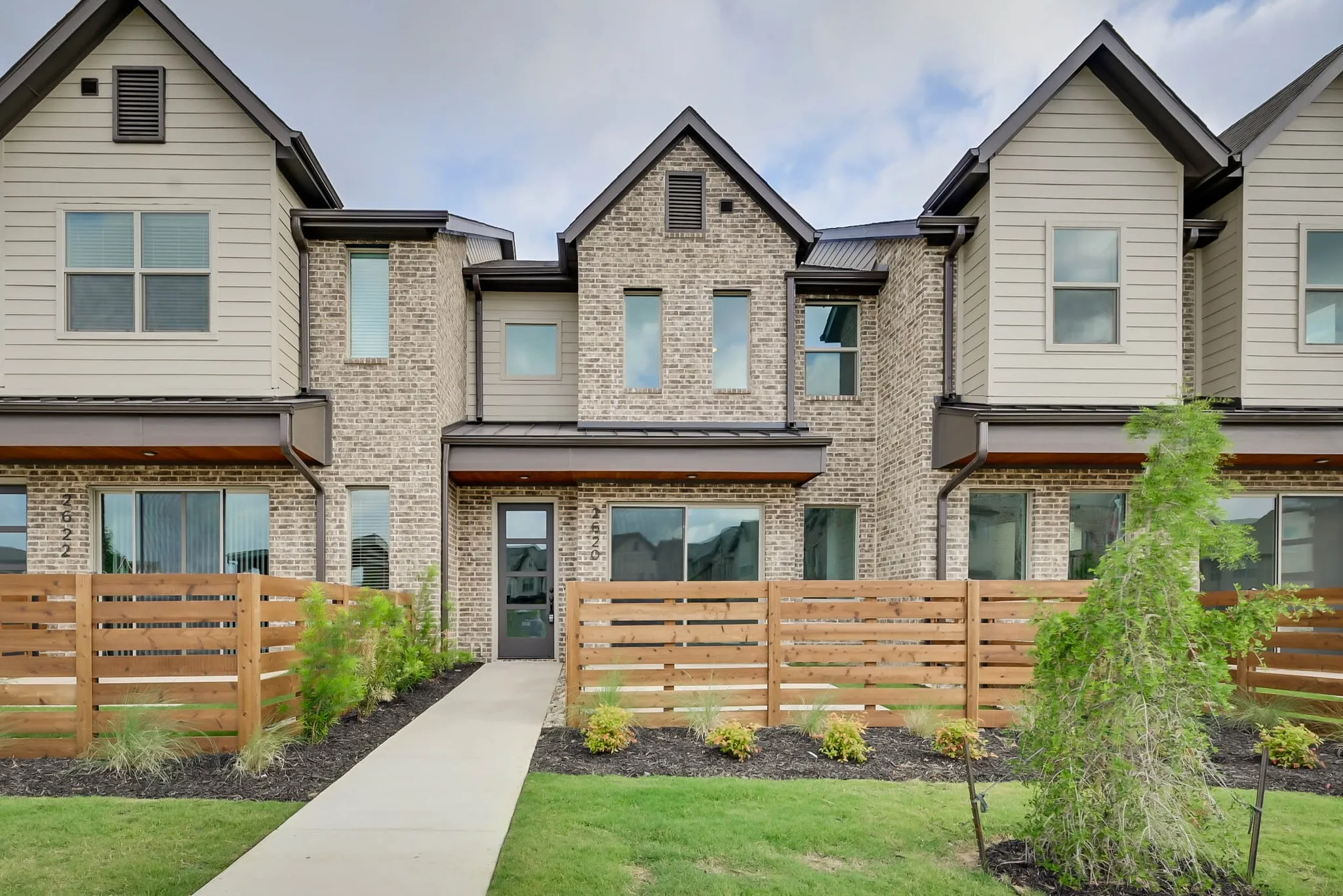 Townhouse For Sale in Dallas County , 2620 La Cala Drive, Grand Prairie, Texas 75054, 2 Bedroom, 3 Bathroom, 2 Garage spaces, 1,422 Sqft, built in 2021, mls#21283967, Real Estate Agent in Grand Prairie, Homes For Sale in Dallas county, Homes For Sale in Grand Prairie, Realtor in Grand Prairie Texas, Real Estate Brokerage Independent Realty Texas, Luminita Cordes Realtor