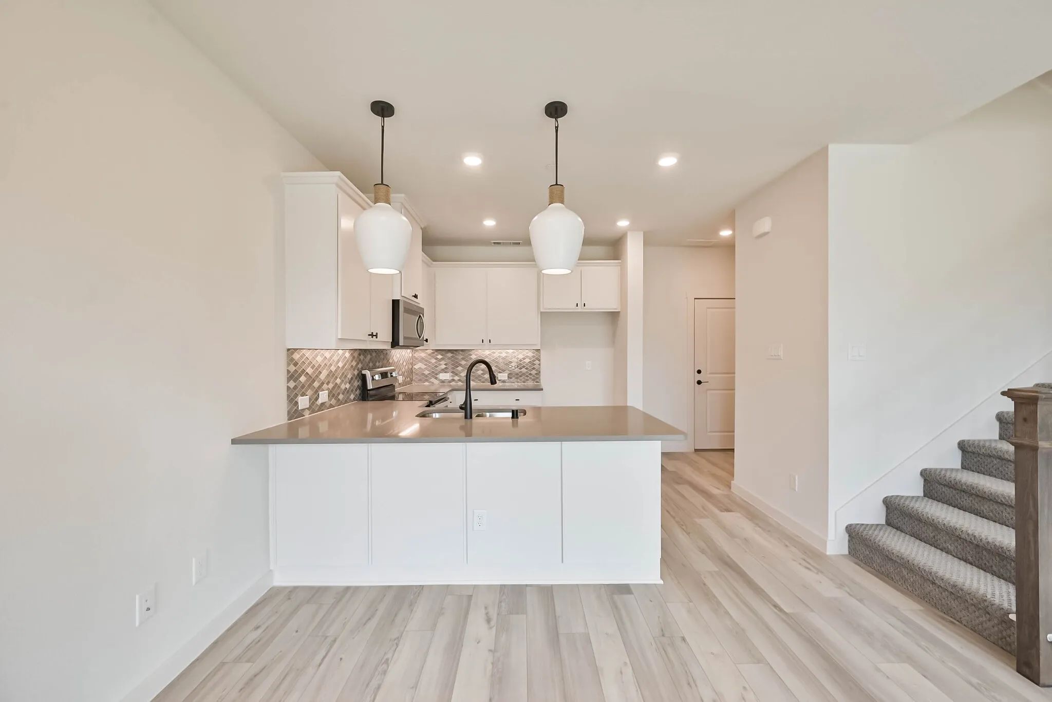 Townhouse For Sale in Dallas County , 2620 La Cala Drive, Grand Prairie, Texas 75054, 2 Bedroom, 3 Bathroom, 2 Garage spaces, 1,422 Sqft, built in 2021, mls#21283967, Real Estate Agent in Grand Prairie, Homes For Sale in Dallas county, Homes For Sale in Grand Prairie, Realtor in Grand Prairie Texas, Real Estate Brokerage Independent Realty Texas, Luminita Cordes Realtor