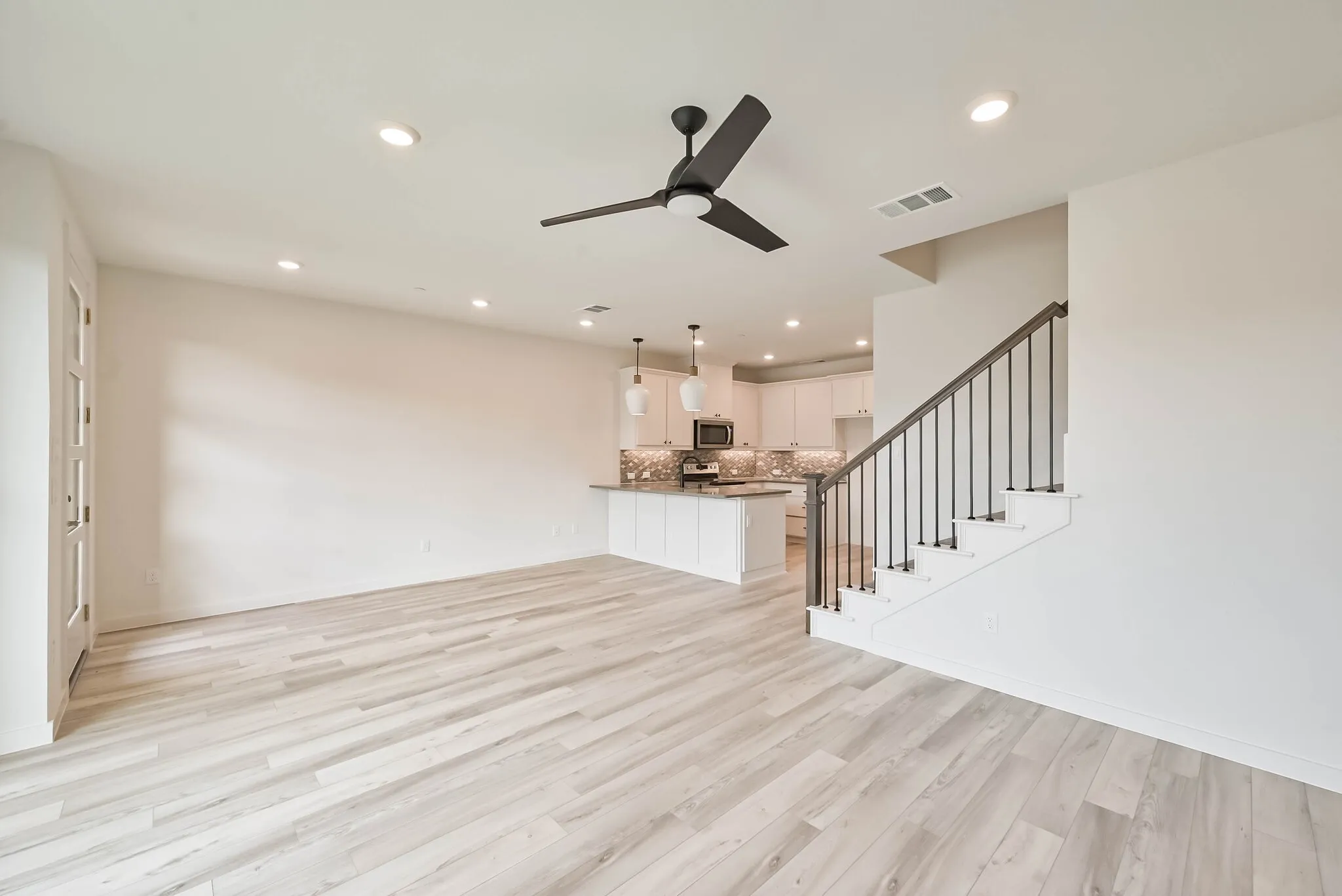 Townhouse For Sale in Dallas County , 2620 La Cala Drive, Grand Prairie, Texas 75054, 2 Bedroom, 3 Bathroom, 2 Garage spaces, 1,422 Sqft, built in 2021, mls#21283967, Real Estate Agent in Grand Prairie, Homes For Sale in Dallas county, Homes For Sale in Grand Prairie, Realtor in Grand Prairie Texas, Real Estate Brokerage Independent Realty Texas, Luminita Cordes Realtor