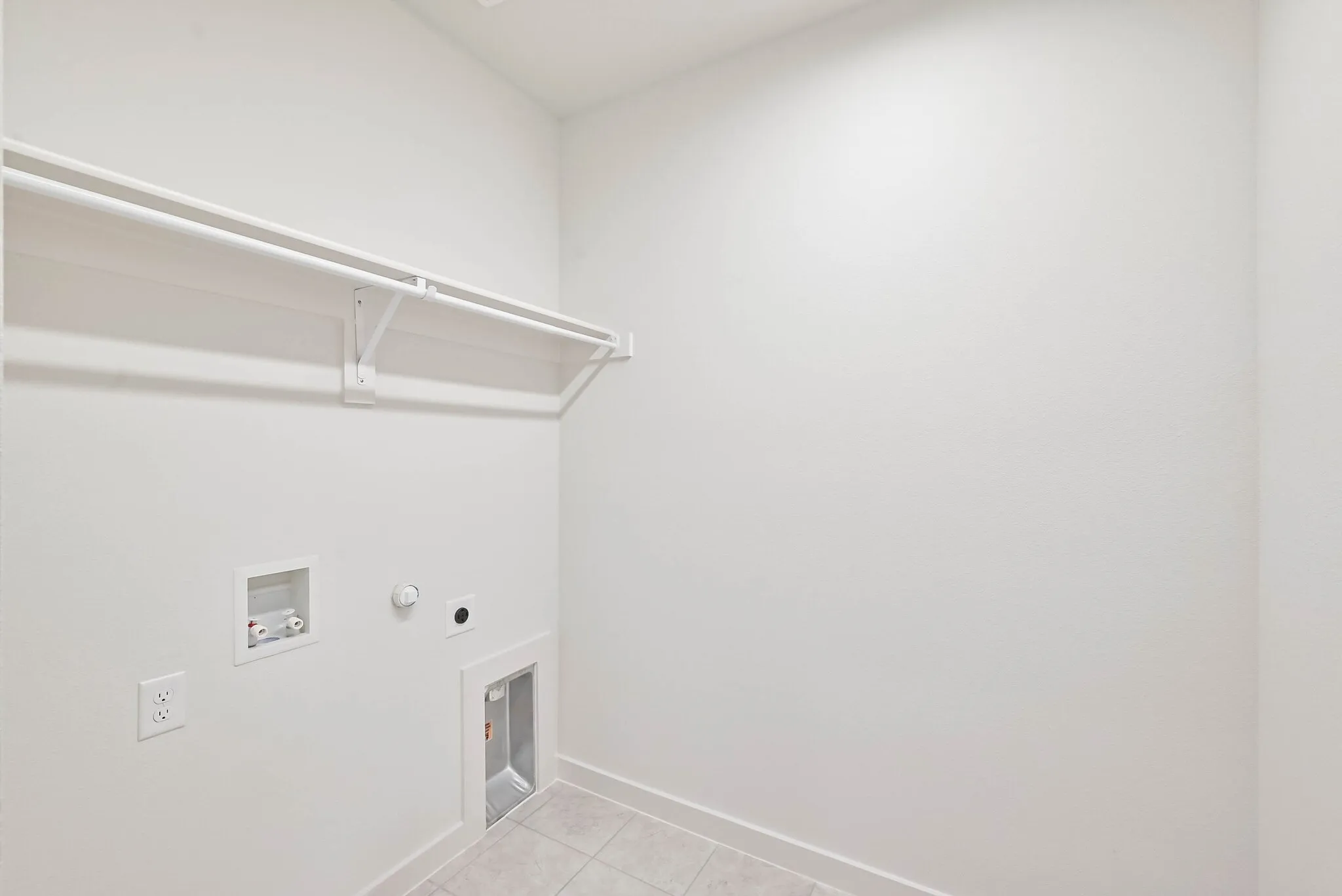 Townhouse For Sale in Dallas County , 2620 La Cala Drive, Grand Prairie, Texas 75054, 2 Bedroom, 3 Bathroom, 2 Garage spaces, 1,422 Sqft, built in 2021, mls#21283967, Real Estate Agent in Grand Prairie, Homes For Sale in Dallas county, Homes For Sale in Grand Prairie, Realtor in Grand Prairie Texas, Real Estate Brokerage Independent Realty Texas, Luminita Cordes Realtor