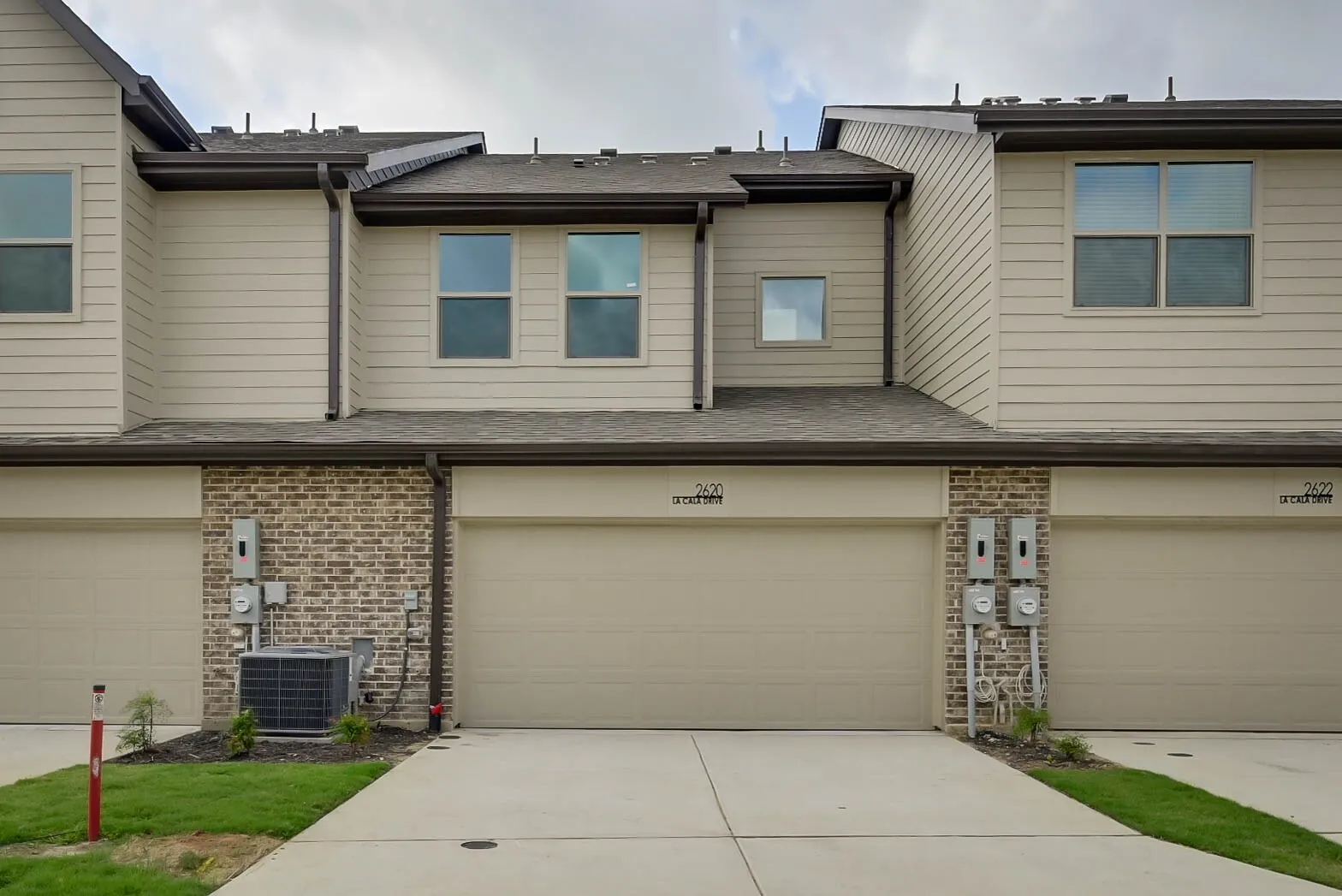 Townhouse For Sale in Dallas County , 2620 La Cala Drive, Grand Prairie, Texas 75054, 2 Bedroom, 3 Bathroom, 2 Garage spaces, 1,422 Sqft, built in 2021, mls#21283967, Real Estate Agent in Grand Prairie, Homes For Sale in Dallas county, Homes For Sale in Grand Prairie, Realtor in Grand Prairie Texas, Real Estate Brokerage Independent Realty Texas, Luminita Cordes Realtor