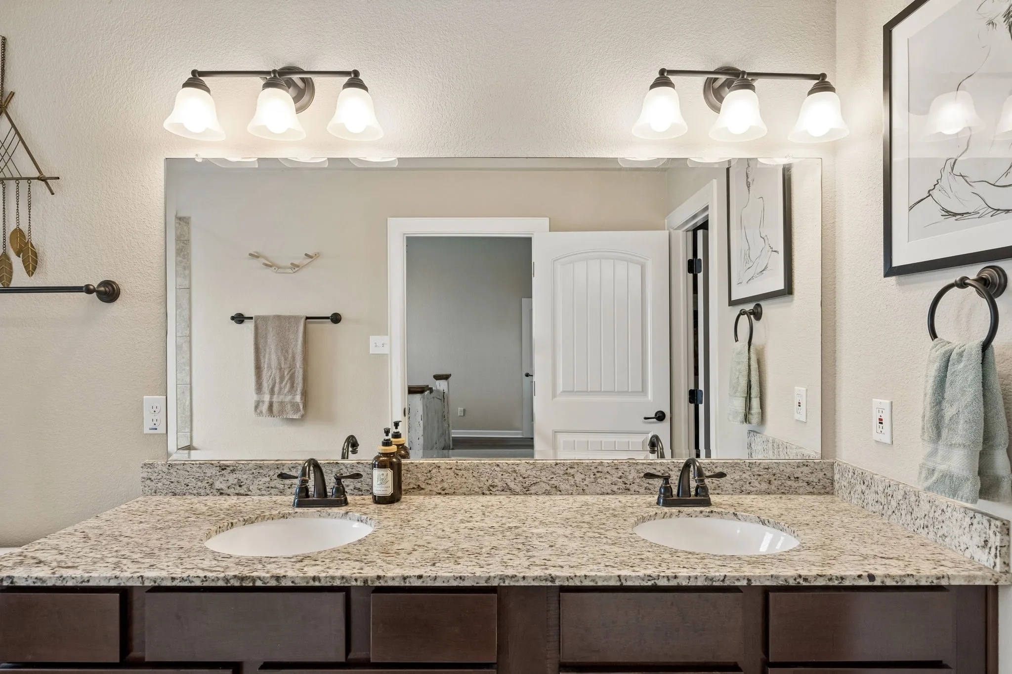 Single Family Residence For Sale in Hunt County , 2509 Hollon Drive, Caddo Mills, Texas 75135, 3 Bedroom, 2 Bathroom, 2 Garage spaces, 1,709 Sqft, built in 2017, mls#21283527, Real Estate Agent in Caddo Mills, Homes For Sale in Hunt county, Homes For Sale in Caddo Mills, Realtor in Caddo Mills Texas, Real Estate Brokerage Independent Realty Texas, Luminita Cordes Realtor