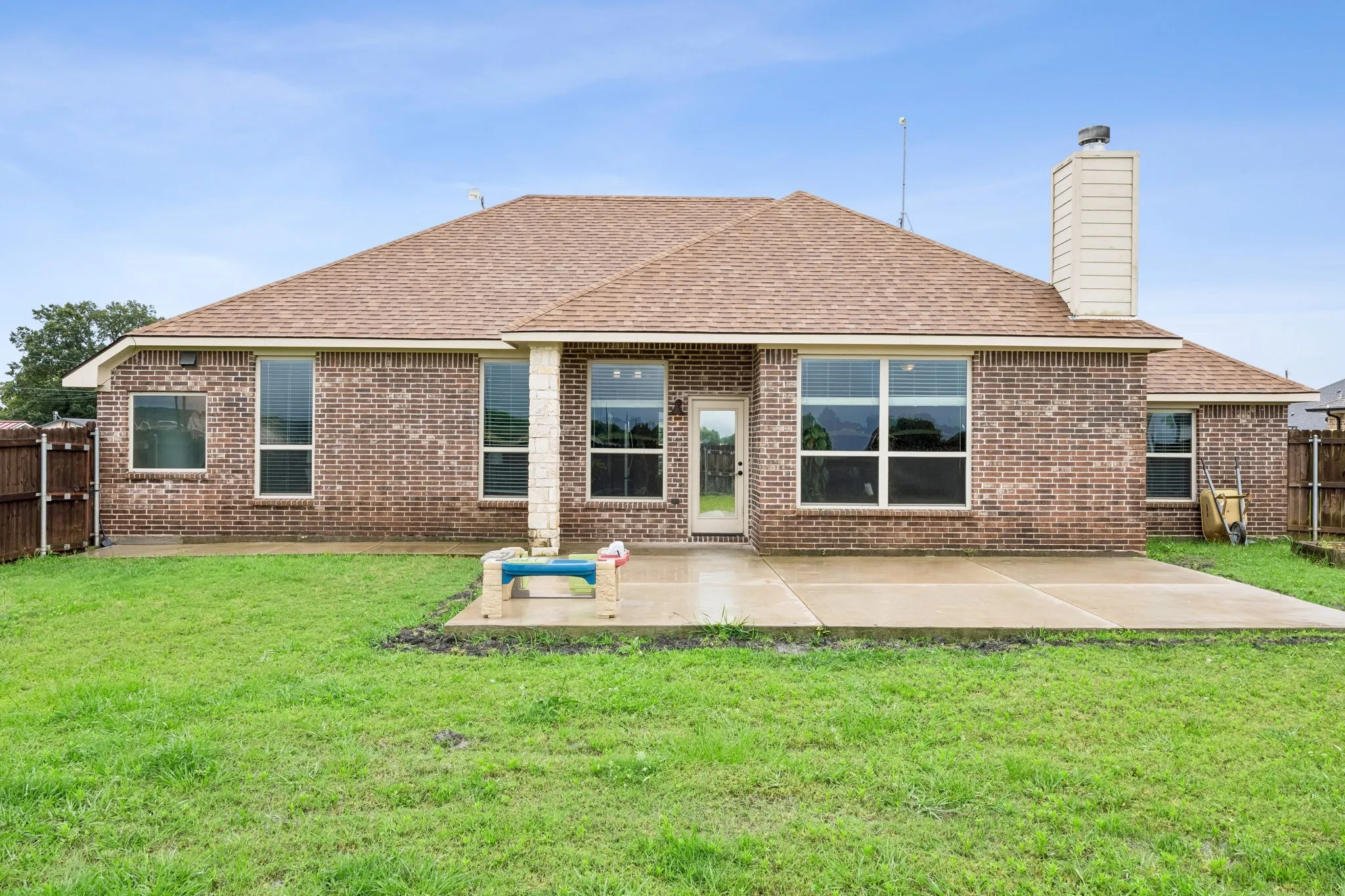 Single Family Residence For Sale in Hunt County , 2509 Hollon Drive, Caddo Mills, Texas 75135, 3 Bedroom, 2 Bathroom, 2 Garage spaces, 1,709 Sqft, built in 2017, mls#21283527, Real Estate Agent in Caddo Mills, Homes For Sale in Hunt county, Homes For Sale in Caddo Mills, Realtor in Caddo Mills Texas, Real Estate Brokerage Independent Realty Texas, Luminita Cordes Realtor