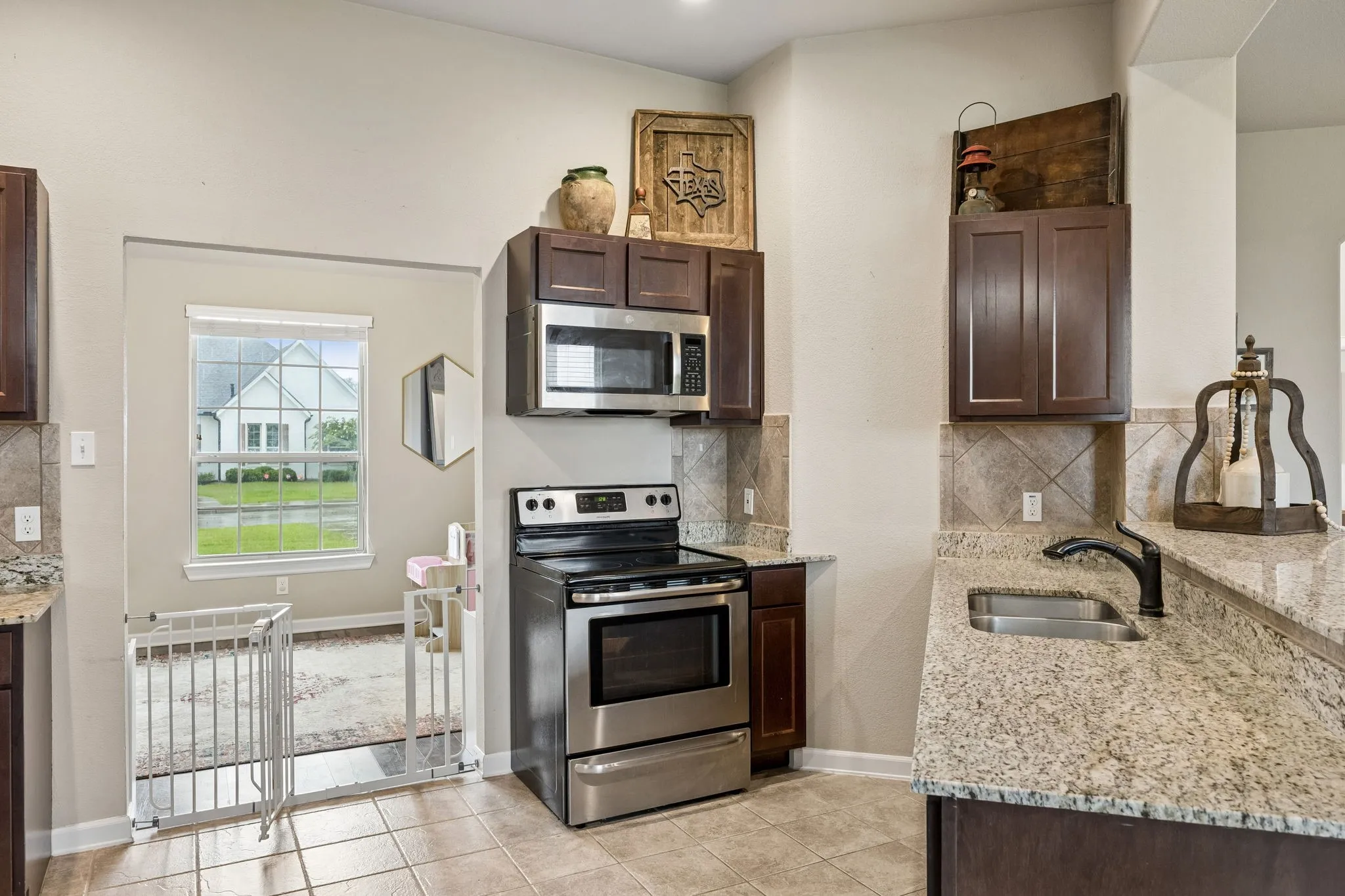 Single Family Residence For Sale in Hunt County , 2509 Hollon Drive, Caddo Mills, Texas 75135, 3 Bedroom, 2 Bathroom, 2 Garage spaces, 1,709 Sqft, built in 2017, mls#21283527, Real Estate Agent in Caddo Mills, Homes For Sale in Hunt county, Homes For Sale in Caddo Mills, Realtor in Caddo Mills Texas, Real Estate Brokerage Independent Realty Texas, Luminita Cordes Realtor