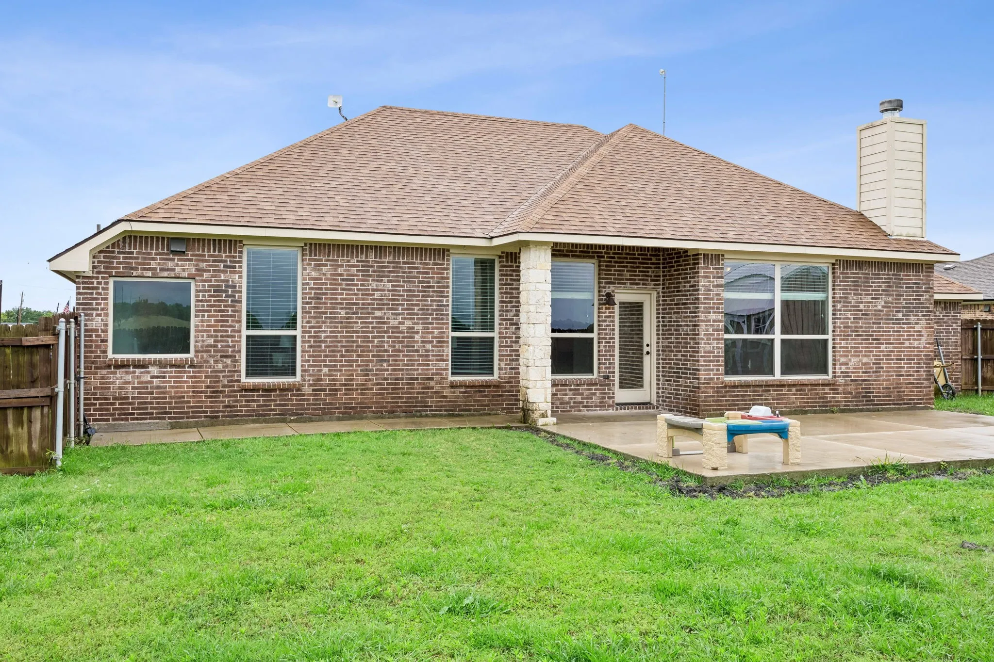 Single Family Residence For Sale in Hunt County , 2509 Hollon Drive, Caddo Mills, Texas 75135, 3 Bedroom, 2 Bathroom, 2 Garage spaces, 1,709 Sqft, built in 2017, mls#21283527, Real Estate Agent in Caddo Mills, Homes For Sale in Hunt county, Homes For Sale in Caddo Mills, Realtor in Caddo Mills Texas, Real Estate Brokerage Independent Realty Texas, Luminita Cordes Realtor