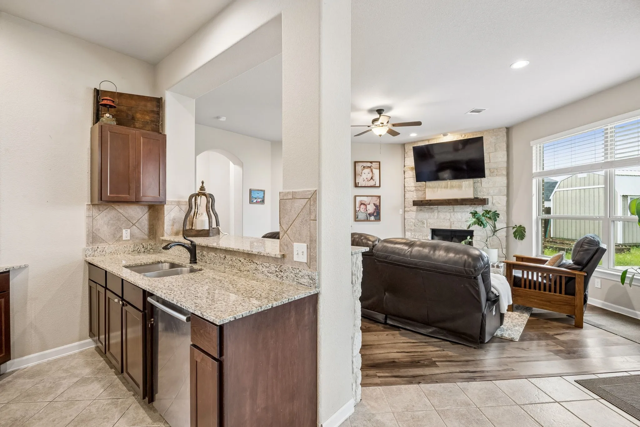 Single Family Residence For Sale in Hunt County , 2509 Hollon Drive, Caddo Mills, Texas 75135, 3 Bedroom, 2 Bathroom, 2 Garage spaces, 1,709 Sqft, built in 2017, mls#21283527, Real Estate Agent in Caddo Mills, Homes For Sale in Hunt county, Homes For Sale in Caddo Mills, Realtor in Caddo Mills Texas, Real Estate Brokerage Independent Realty Texas, Luminita Cordes Realtor