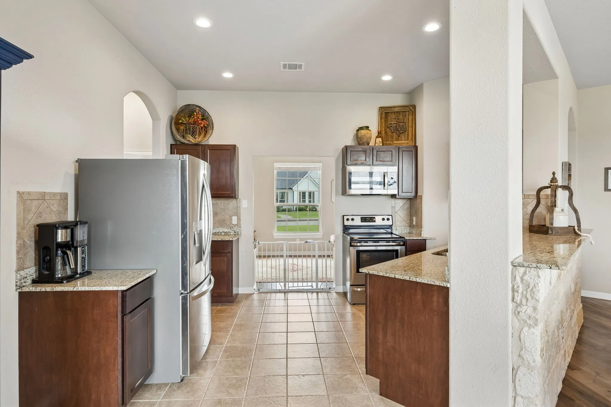 Single Family Residence For Sale in Hunt County , 2509 Hollon Drive, Caddo Mills, Texas 75135, 3 Bedroom, 2 Bathroom, 2 Garage spaces, 1,709 Sqft, built in 2017, mls#21283527, Real Estate Agent in Caddo Mills, Homes For Sale in Hunt county, Homes For Sale in Caddo Mills, Realtor in Caddo Mills Texas, Real Estate Brokerage Independent Realty Texas, Luminita Cordes Realtor