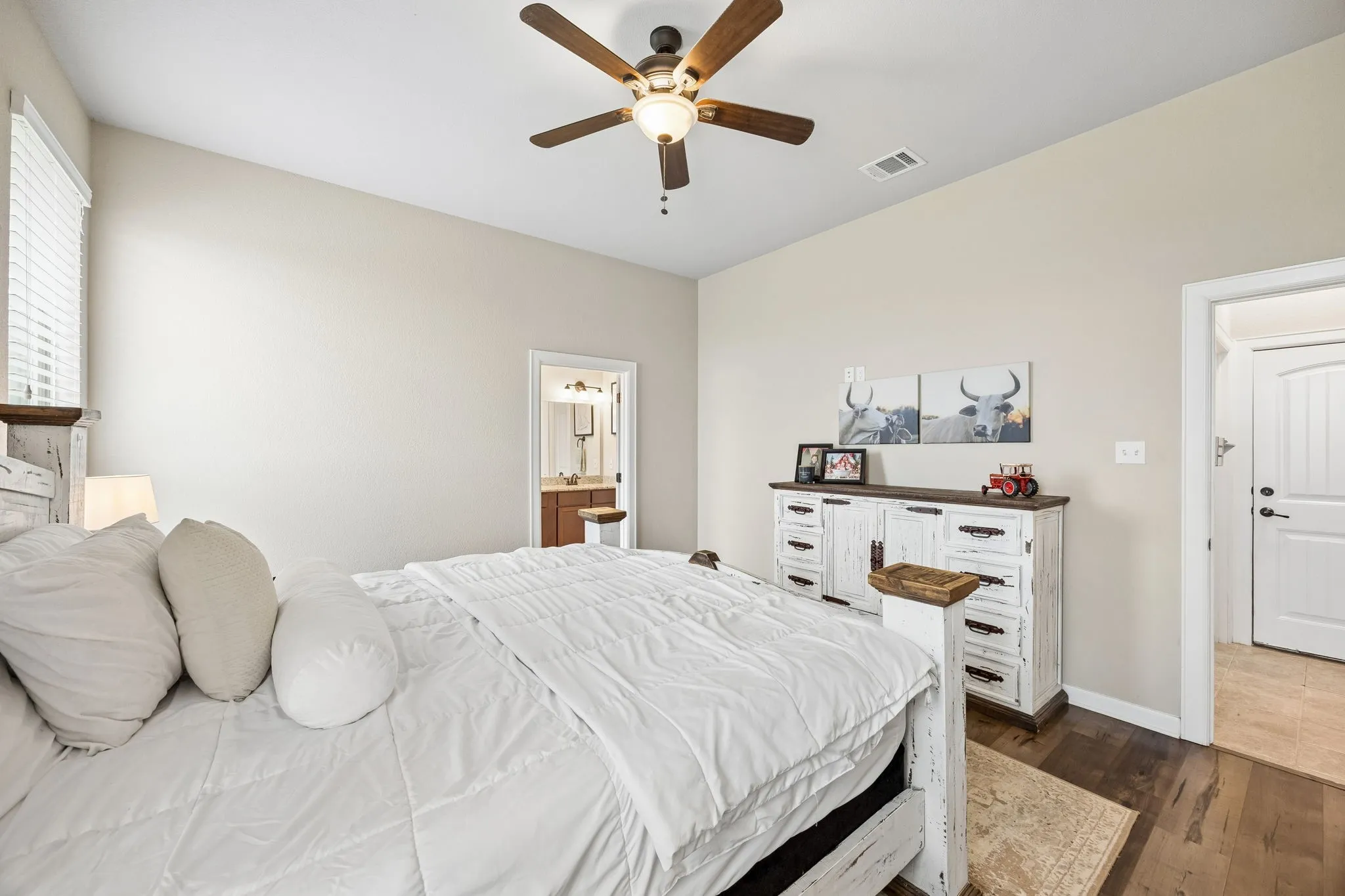 Single Family Residence For Sale in Hunt County , 2509 Hollon Drive, Caddo Mills, Texas 75135, 3 Bedroom, 2 Bathroom, 2 Garage spaces, 1,709 Sqft, built in 2017, mls#21283527, Real Estate Agent in Caddo Mills, Homes For Sale in Hunt county, Homes For Sale in Caddo Mills, Realtor in Caddo Mills Texas, Real Estate Brokerage Independent Realty Texas, Luminita Cordes Realtor