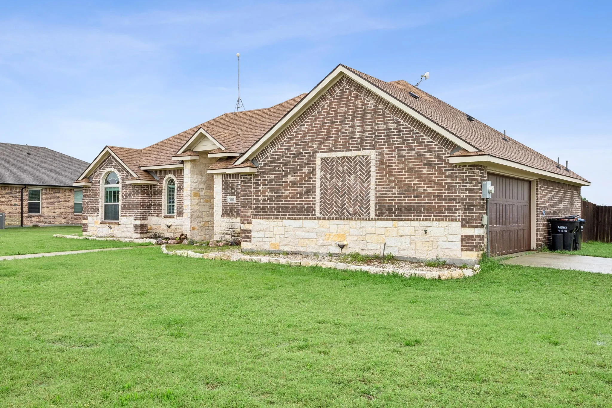 Single Family Residence For Sale in Hunt County , 2509 Hollon Drive, Caddo Mills, Texas 75135, 3 Bedroom, 2 Bathroom, 2 Garage spaces, 1,709 Sqft, built in 2017, mls#21283527, Real Estate Agent in Caddo Mills, Homes For Sale in Hunt county, Homes For Sale in Caddo Mills, Realtor in Caddo Mills Texas, Real Estate Brokerage Independent Realty Texas, Luminita Cordes Realtor