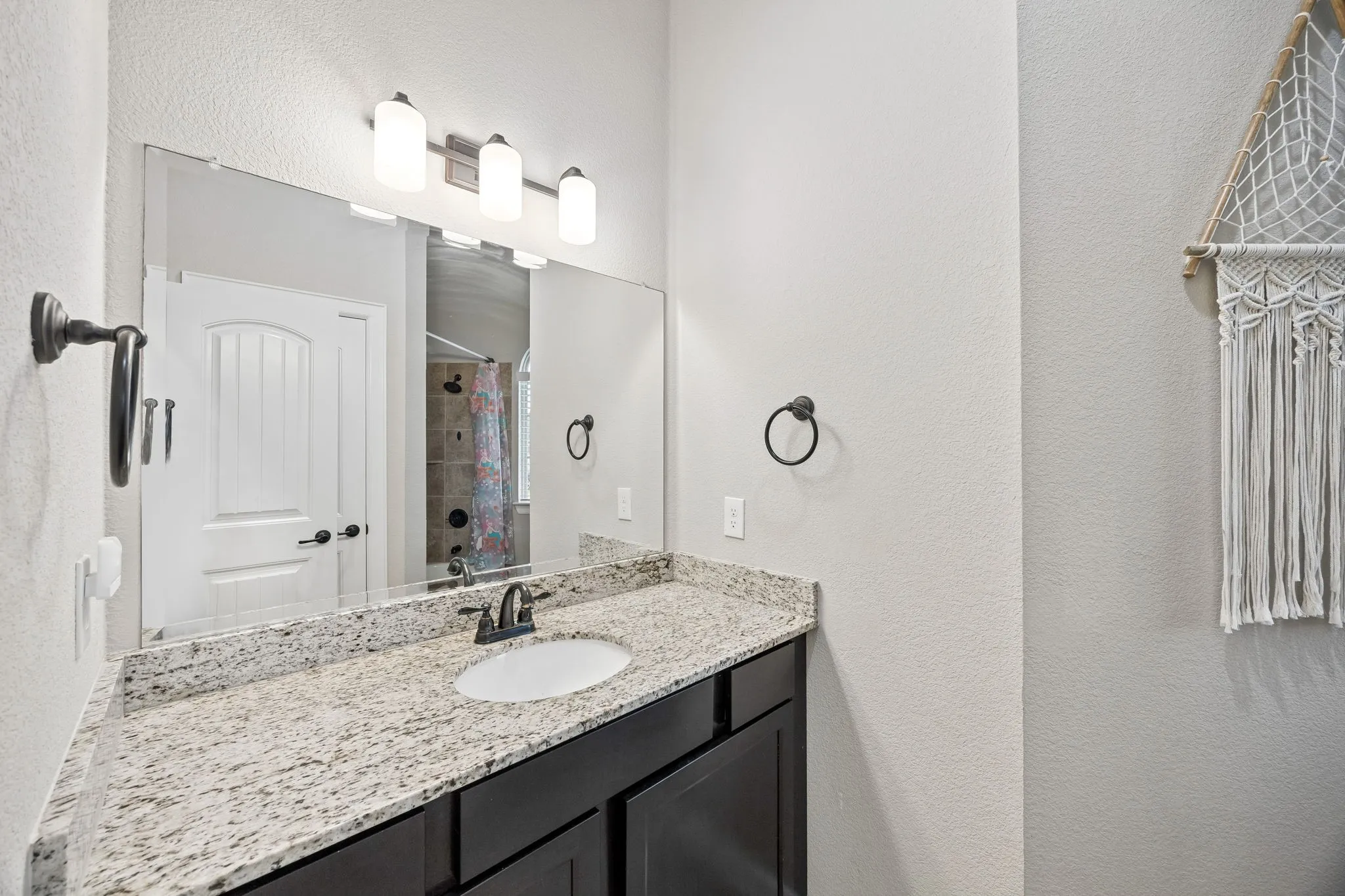 Single Family Residence For Sale in Hunt County , 2509 Hollon Drive, Caddo Mills, Texas 75135, 3 Bedroom, 2 Bathroom, 2 Garage spaces, 1,709 Sqft, built in 2017, mls#21283527, Real Estate Agent in Caddo Mills, Homes For Sale in Hunt county, Homes For Sale in Caddo Mills, Realtor in Caddo Mills Texas, Real Estate Brokerage Independent Realty Texas, Luminita Cordes Realtor