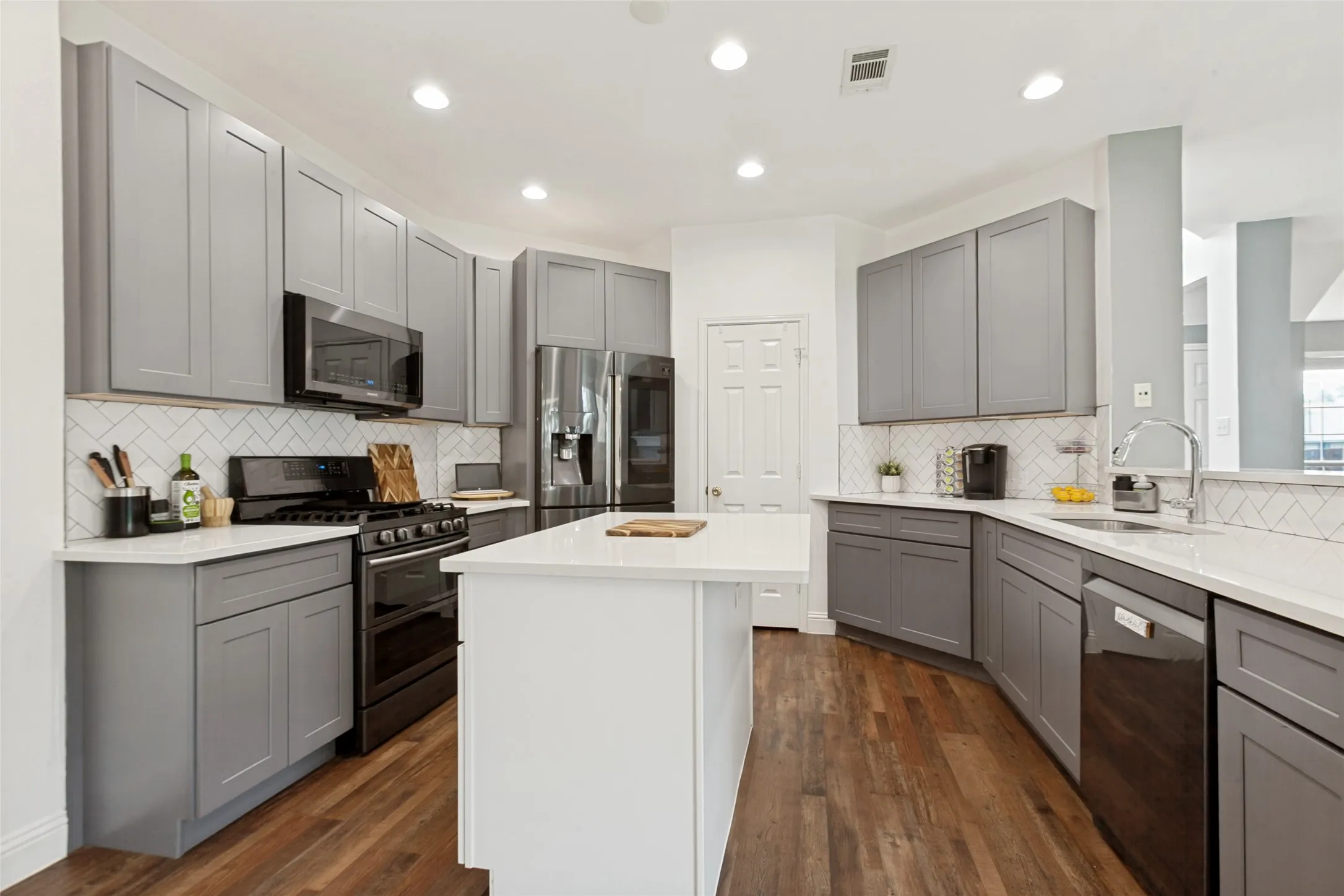 Single Family Residence For Sale in Collin County , 1209 Wilshire Court, Allen, Texas 75002, 5 Bedroom, 3 Bathroom, 2 Garage spaces, 2,233 Sqft, built in 1998, Price $495,000, mls#21278579, Real Estate Agent in Allen, Homes For Sale in Collin county, Homes For Sale in Allen, Realtor in Allen Texas, Real Estate Brokerage Independent Realty Texas, Luminita Cordes Realtor